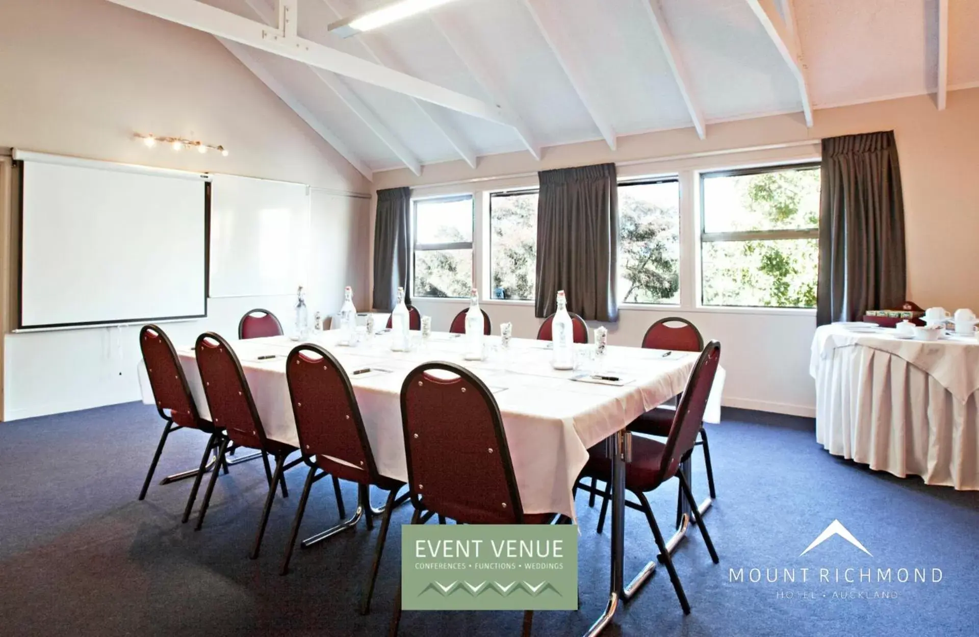 Meeting/conference room in Mount Richmond Hotel