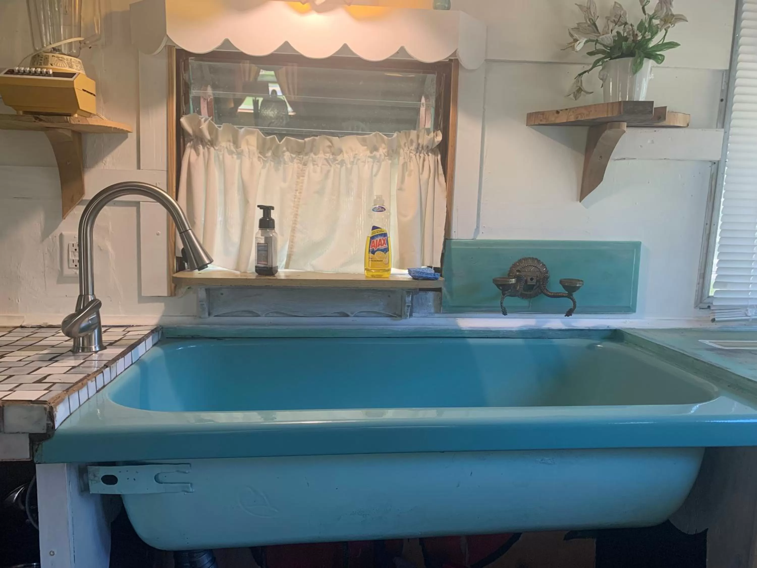 kitchen in Nature Coast Inn & Cottages