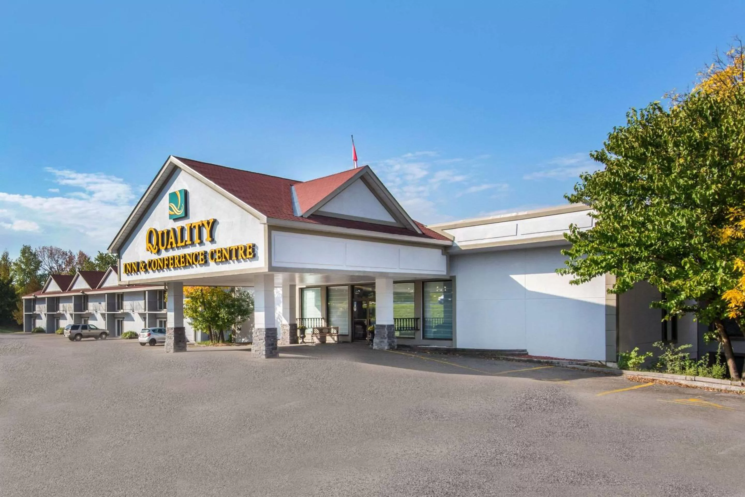 Property building in Quality Inn & Conference Centre