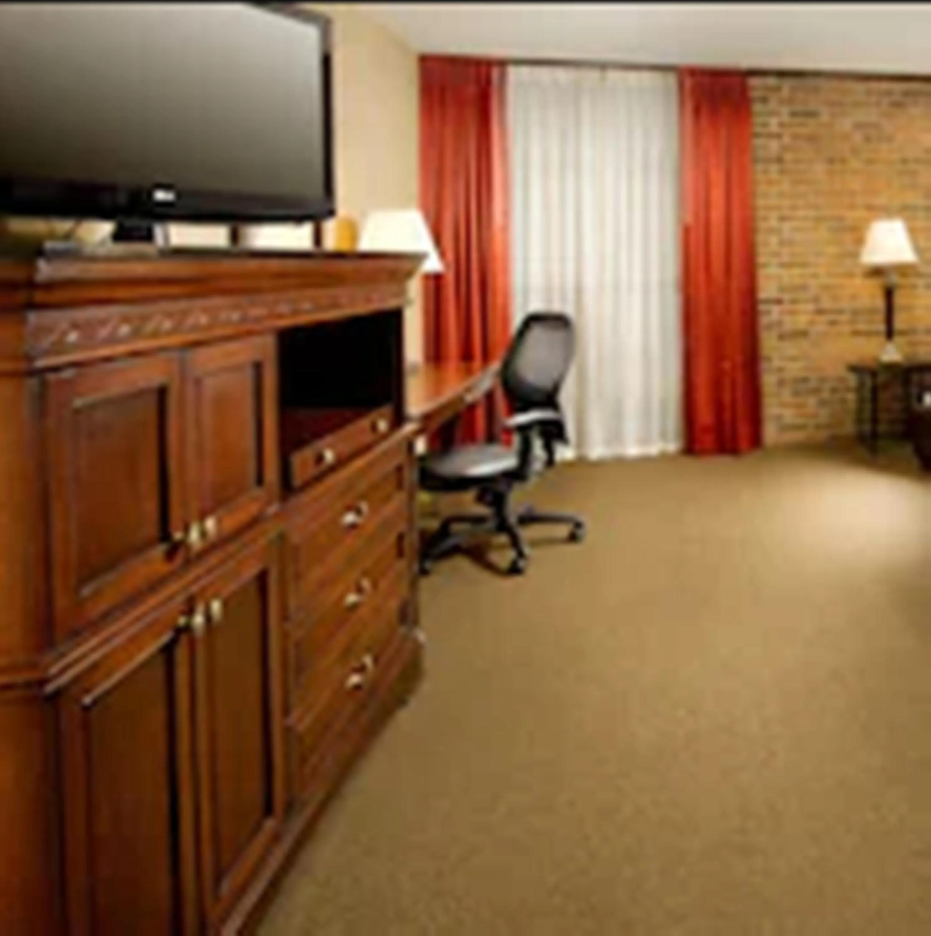 TV and multimedia in Hotel Lotus Kansas City Merriam