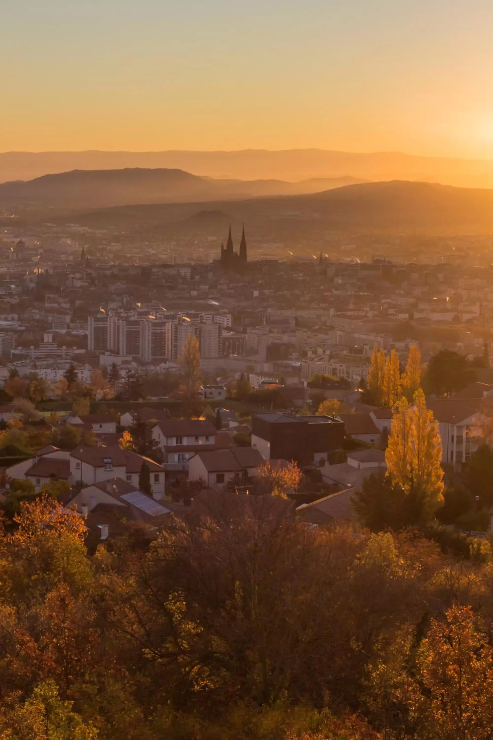 Off site, Sunrise/Sunset in ibis Budget Clermont Ferrand Centre Montferrand