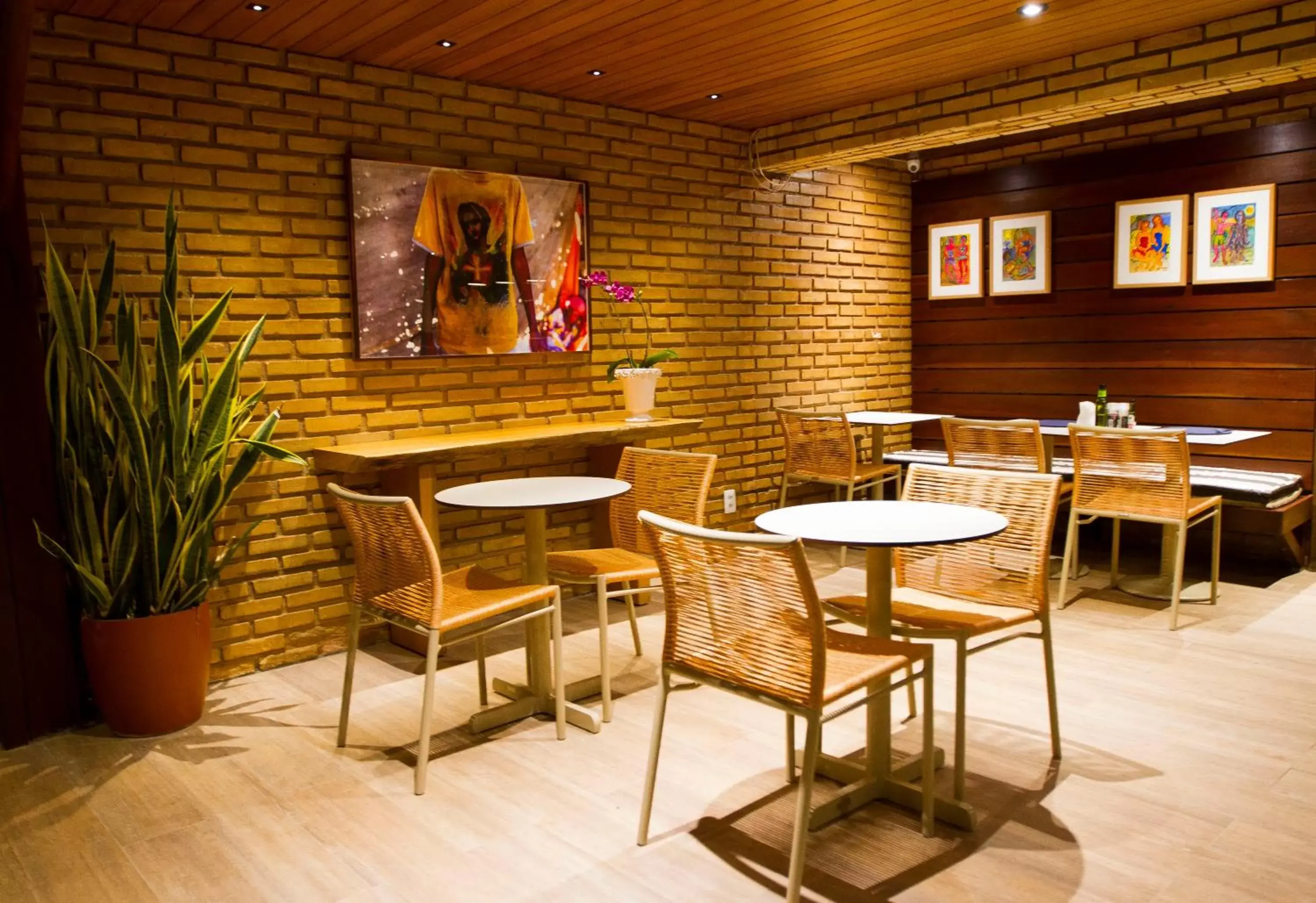 Restaurant/Places to Eat in Hotel Areias Belas