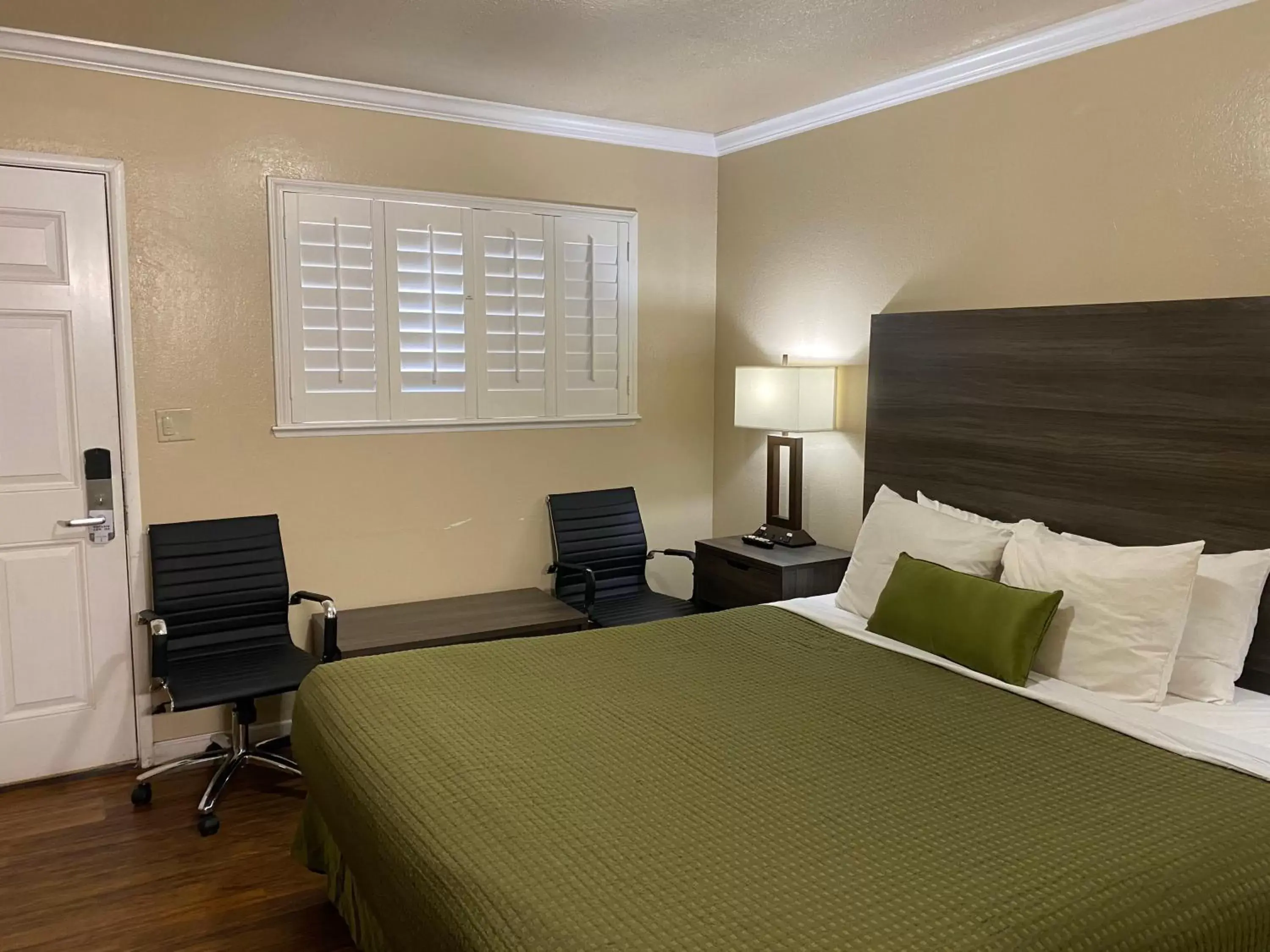 Photo of the whole room, Bed in Holland Inn & Suites