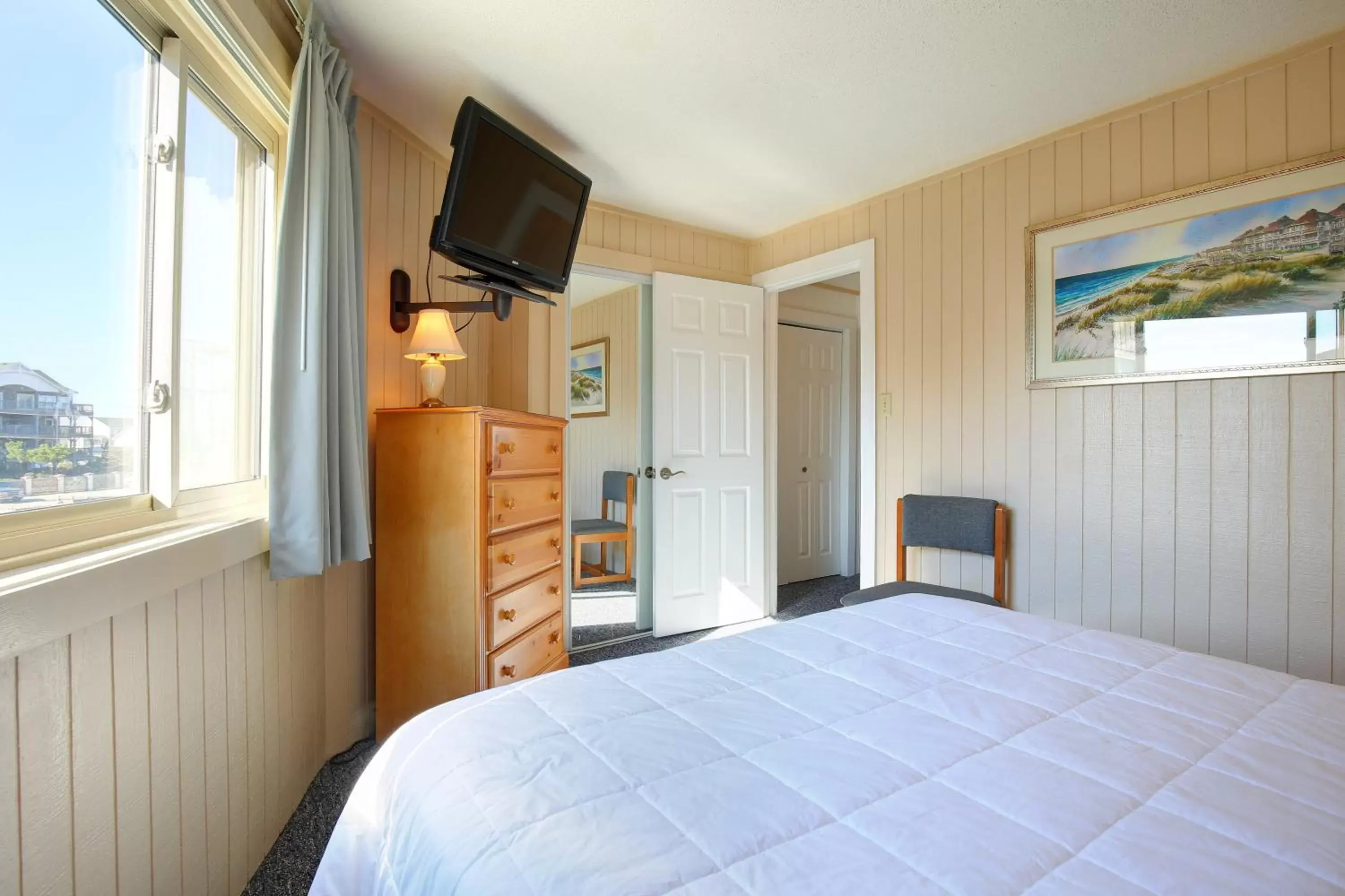 Bedroom, Bed in Outer Banks Beach Club