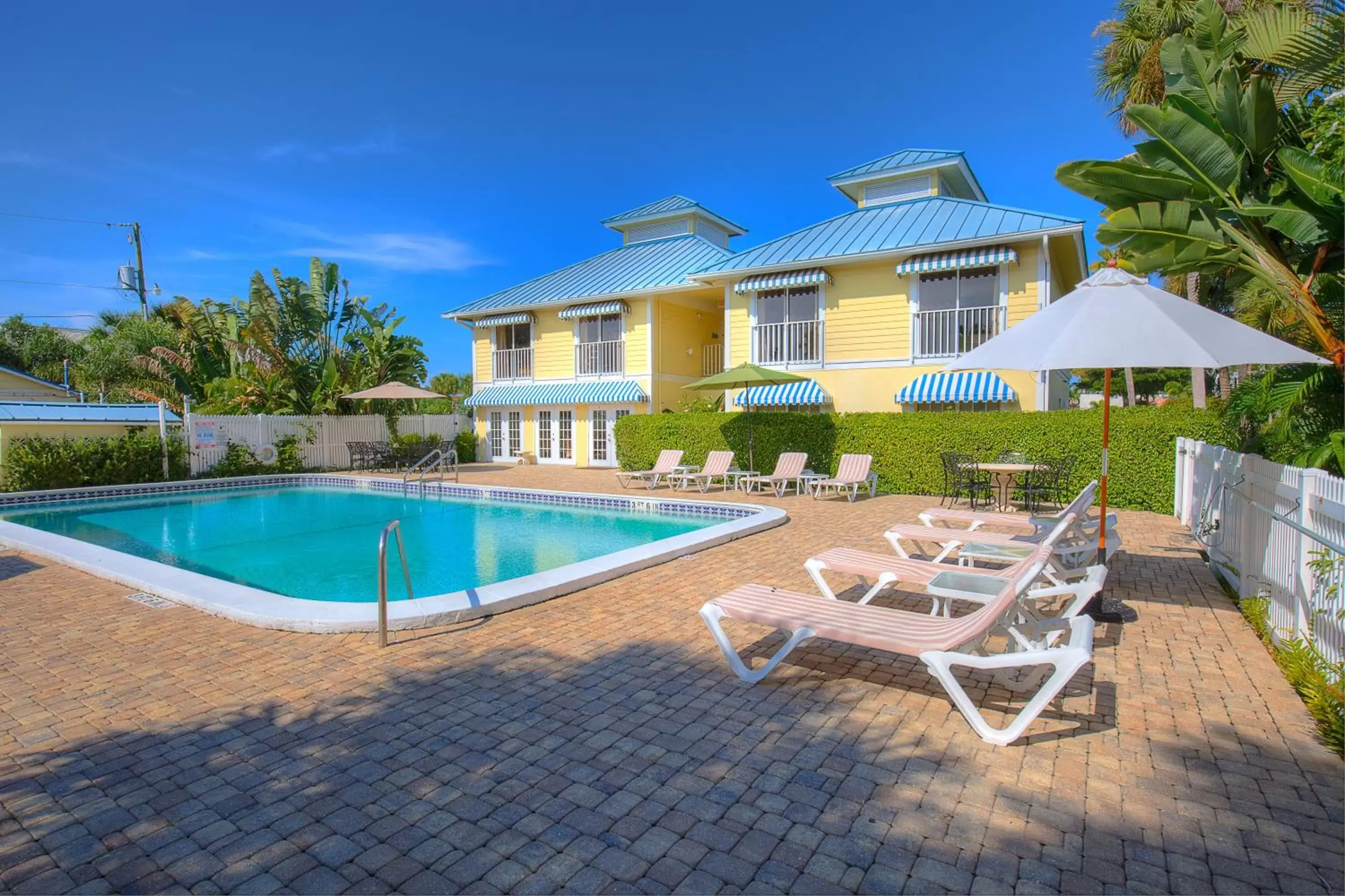 Swimming Pool in Naples Garden Inn