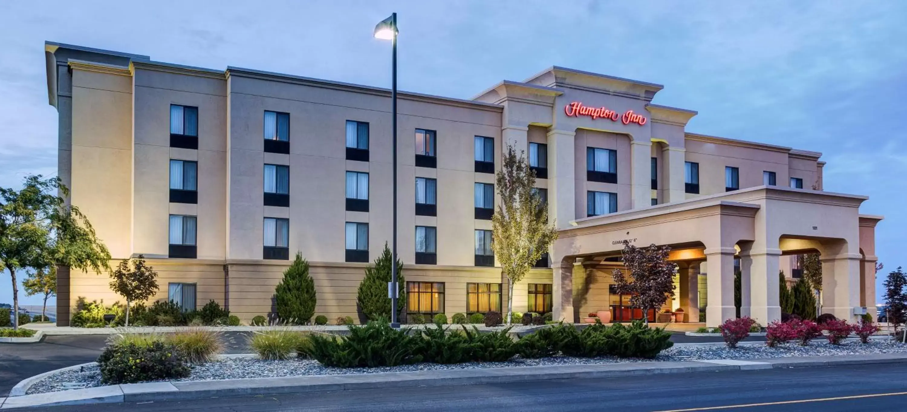 Property Building in Hampton Inn Pendleton