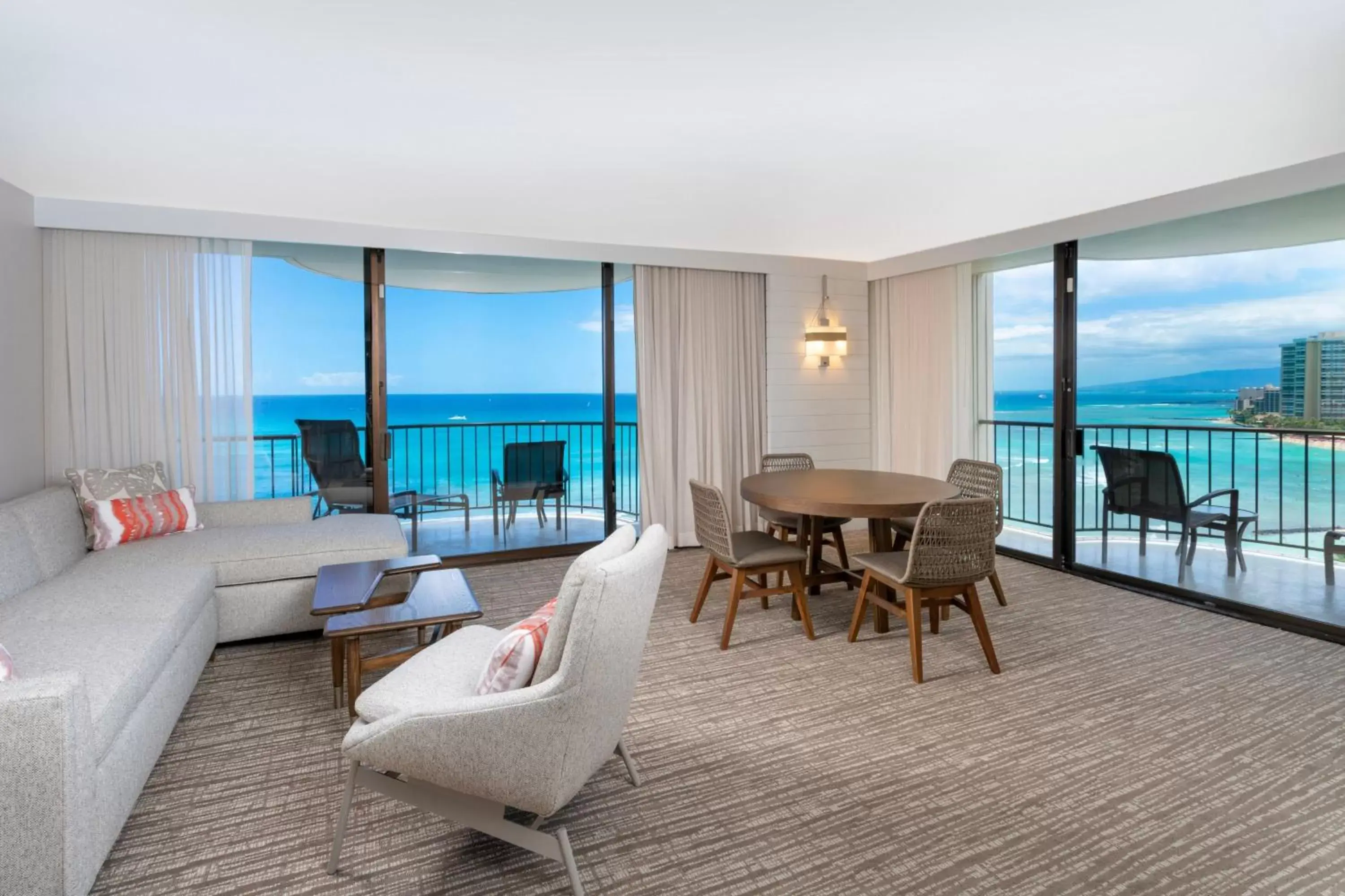 Photo of the whole room, Sea View in Waikiki Beach Marriott Resort & Spa