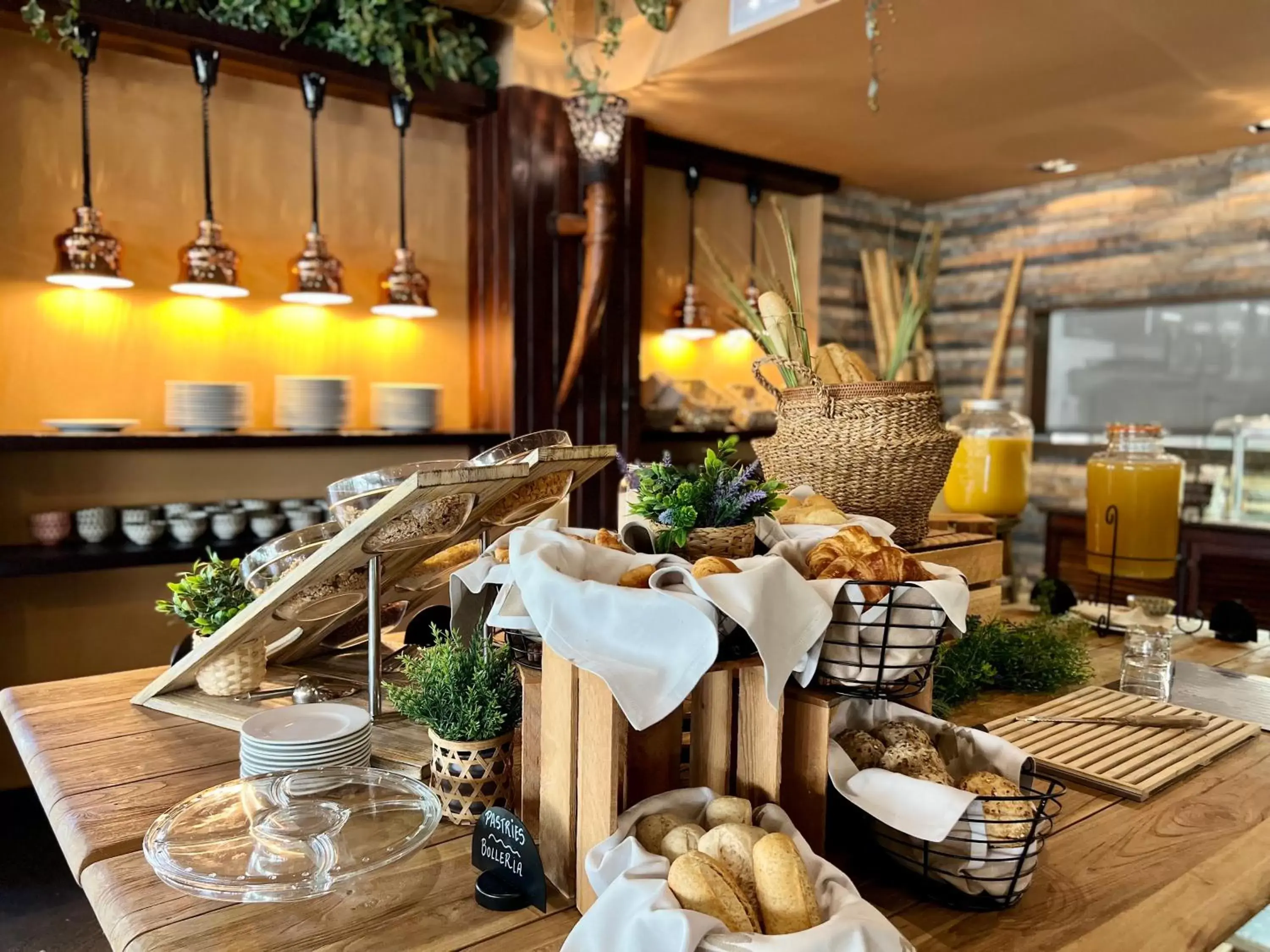 Breakfast, Restaurant/Places to Eat in Wyndham Grand Residences Costa del Sol