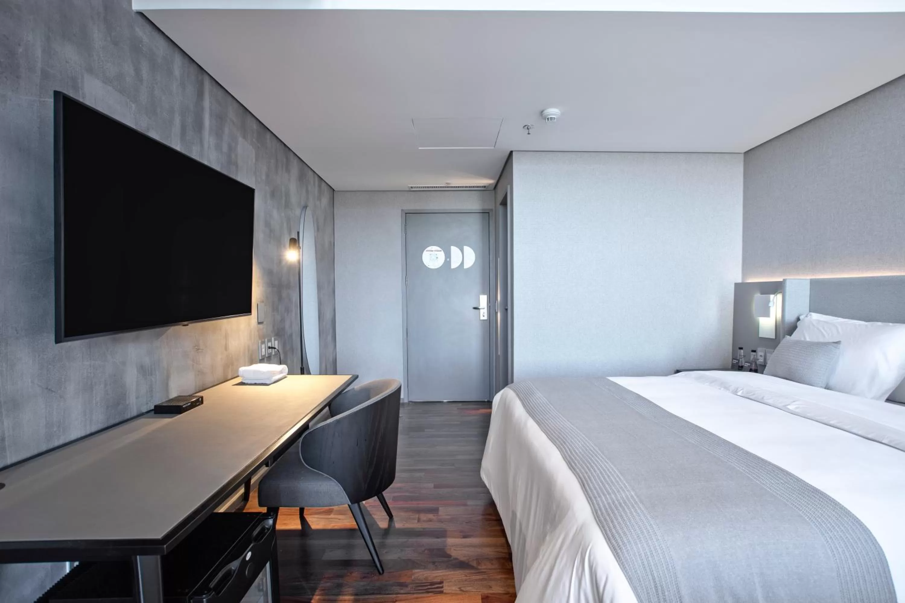 TV and multimedia, Bed in Suryaa Hotel Pinhais, Curio Collection by Hilton