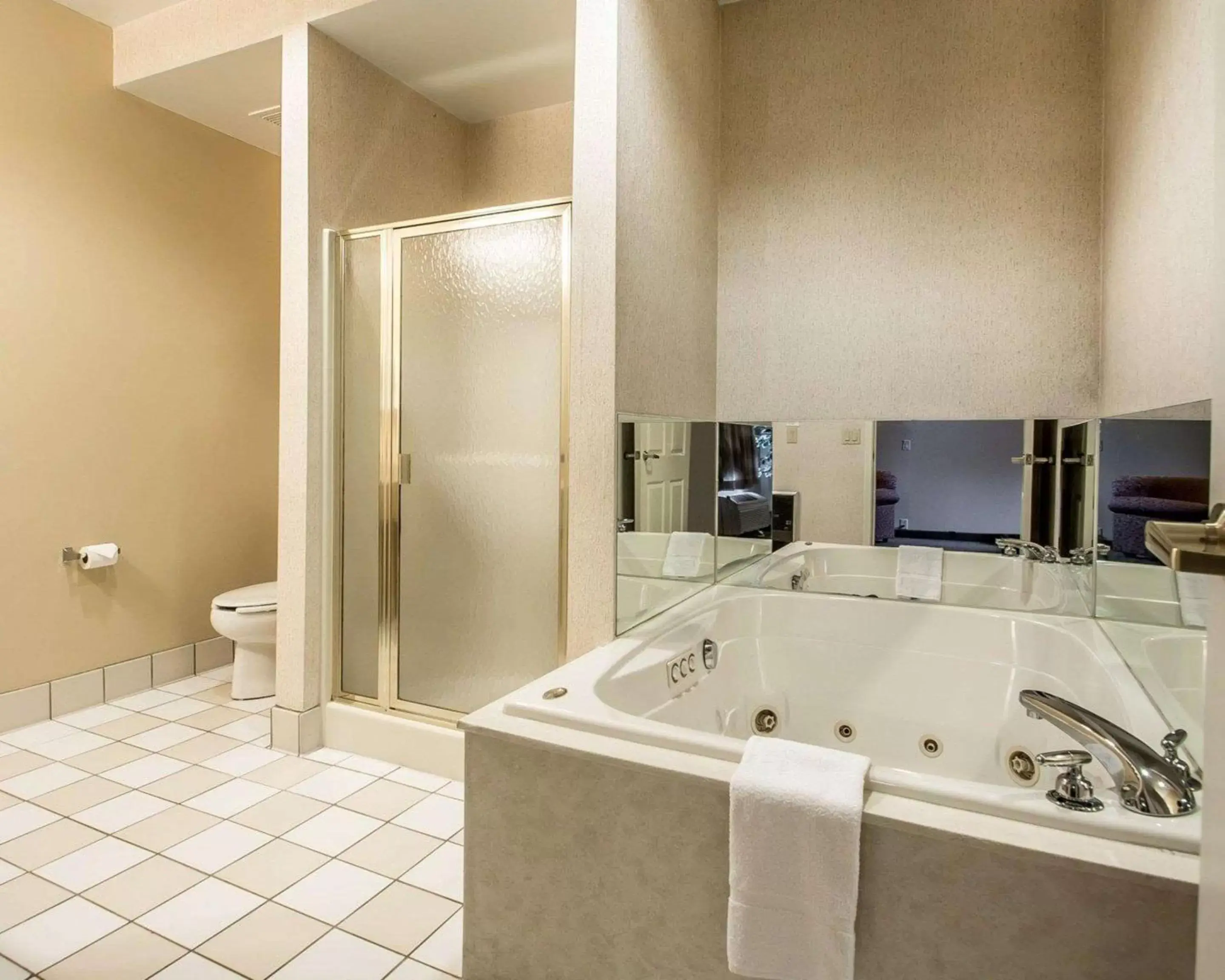 Photo of the whole room, Bathroom in Sleep Inn & Suites Green Bay South
