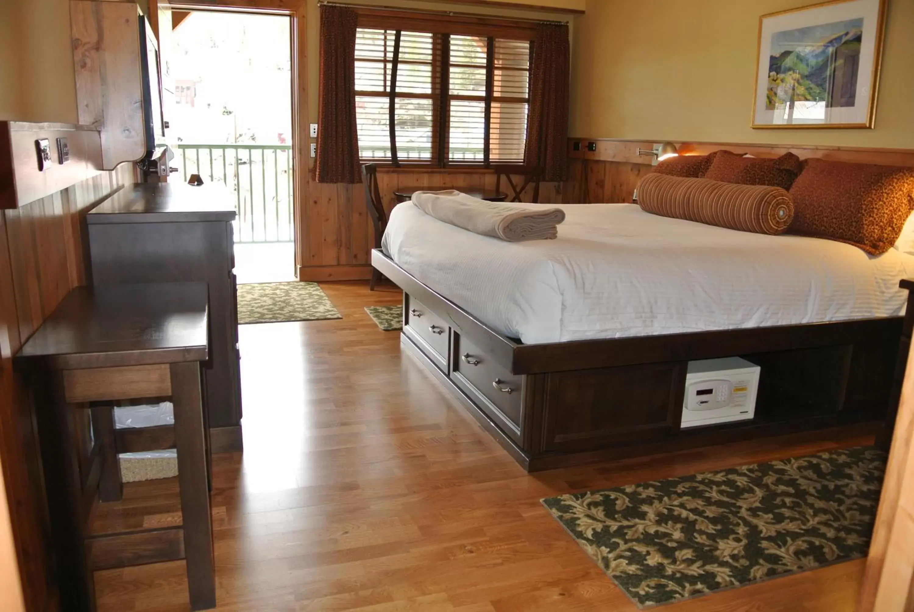 Deluxe Family Room in The Green Bridge Inn Deluxe Family Room in The Green Bridge Inn