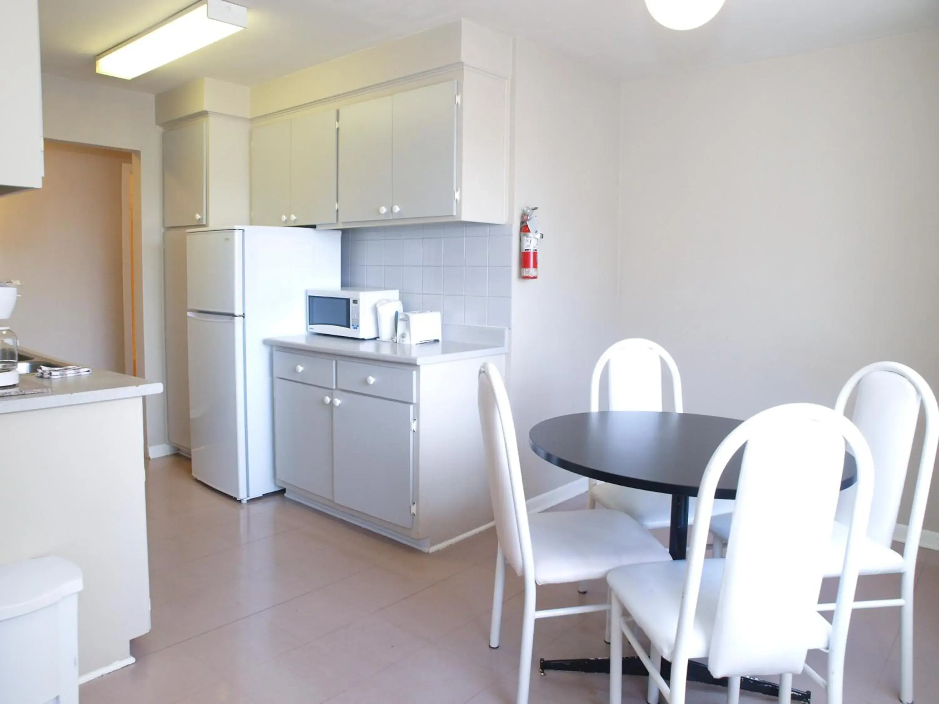 Kitchen or kitchenette, Kitchen/Kitchenette in Beausejour Hotel Apartments/Hotel Dorval