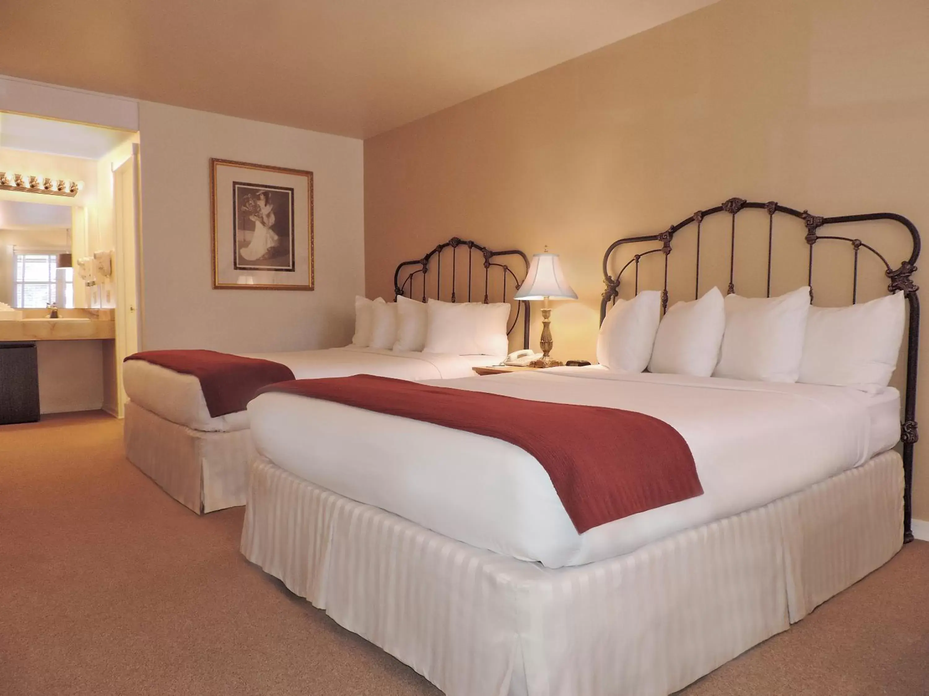 Bedroom, Bed in The Victorian Inn