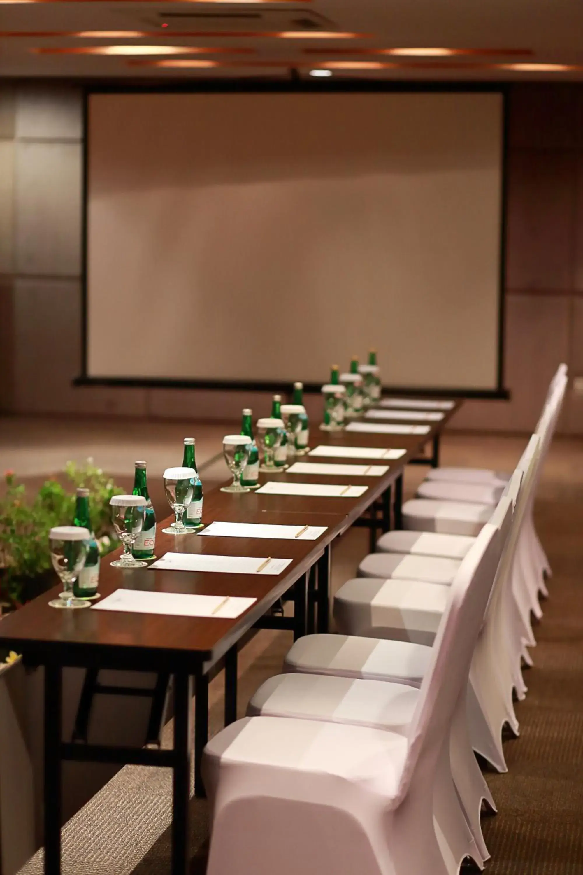 Meeting/conference room in Golden Tulip Essential Denpasar Hotel