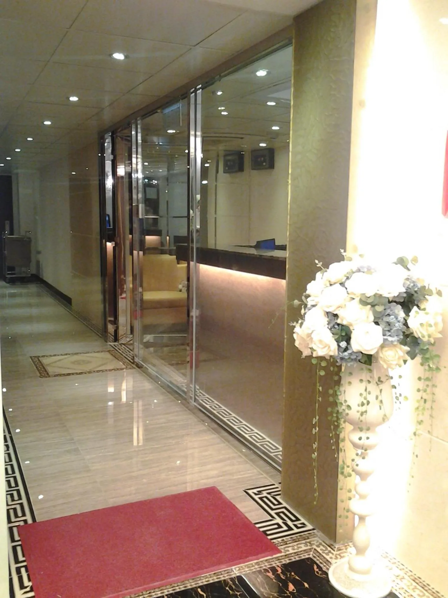 Lobby or reception in California Hotel