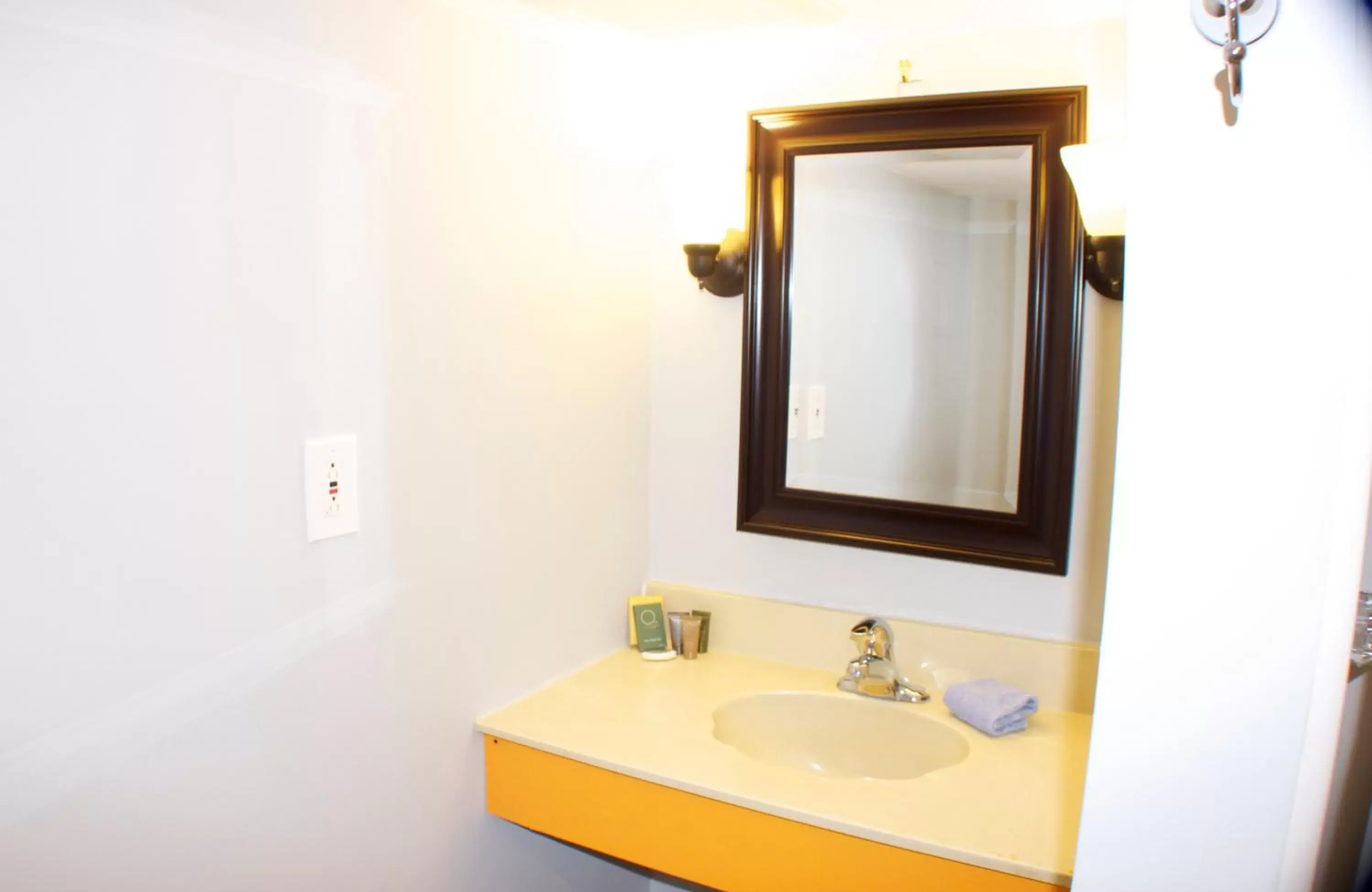Bathroom in North Beach Hotel