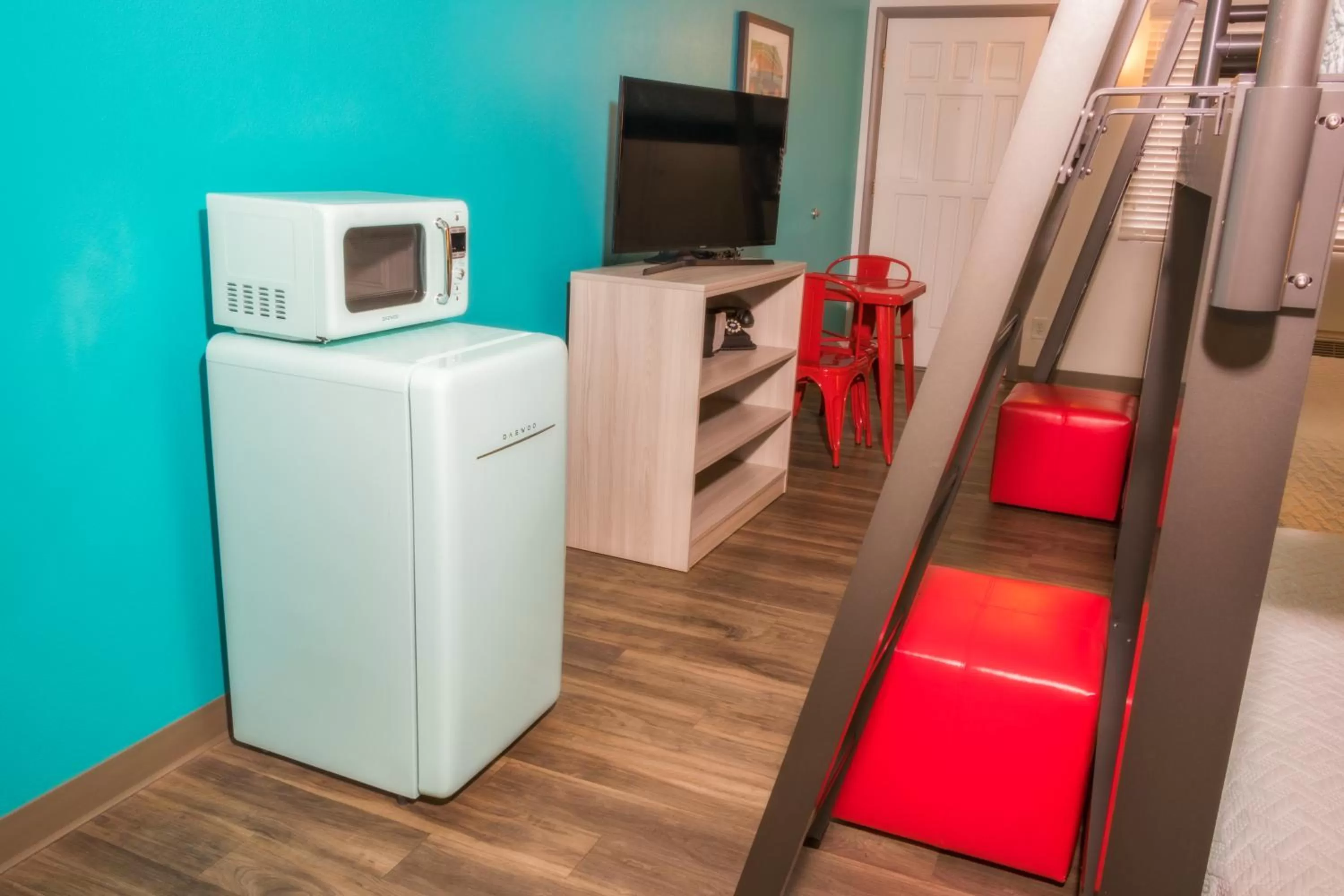 Pool view in Expedition Lodge Moab Arches National Park