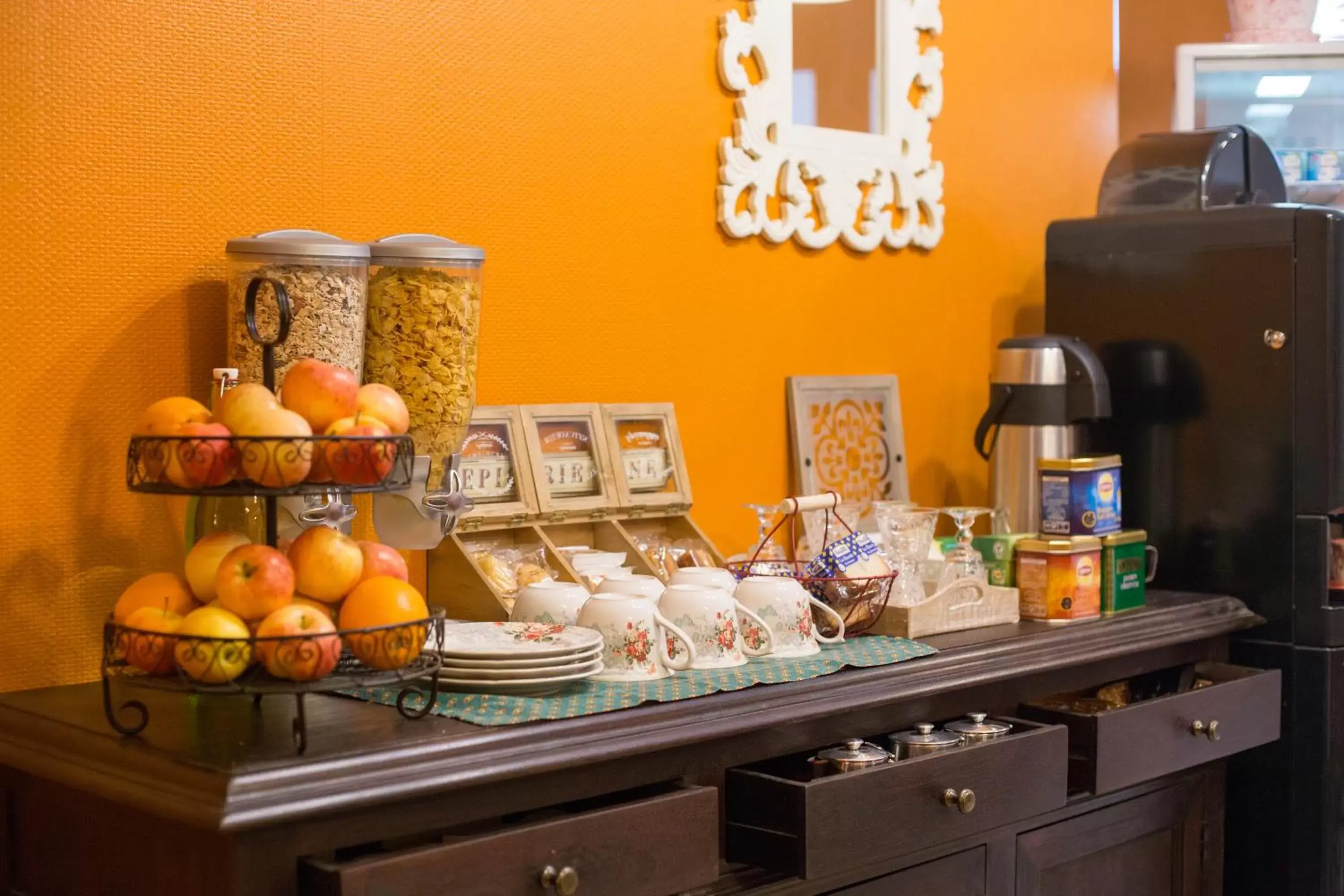 Area and facilities, Coffee/Tea Facilities in L'Hôtel du Terreau Logis de France