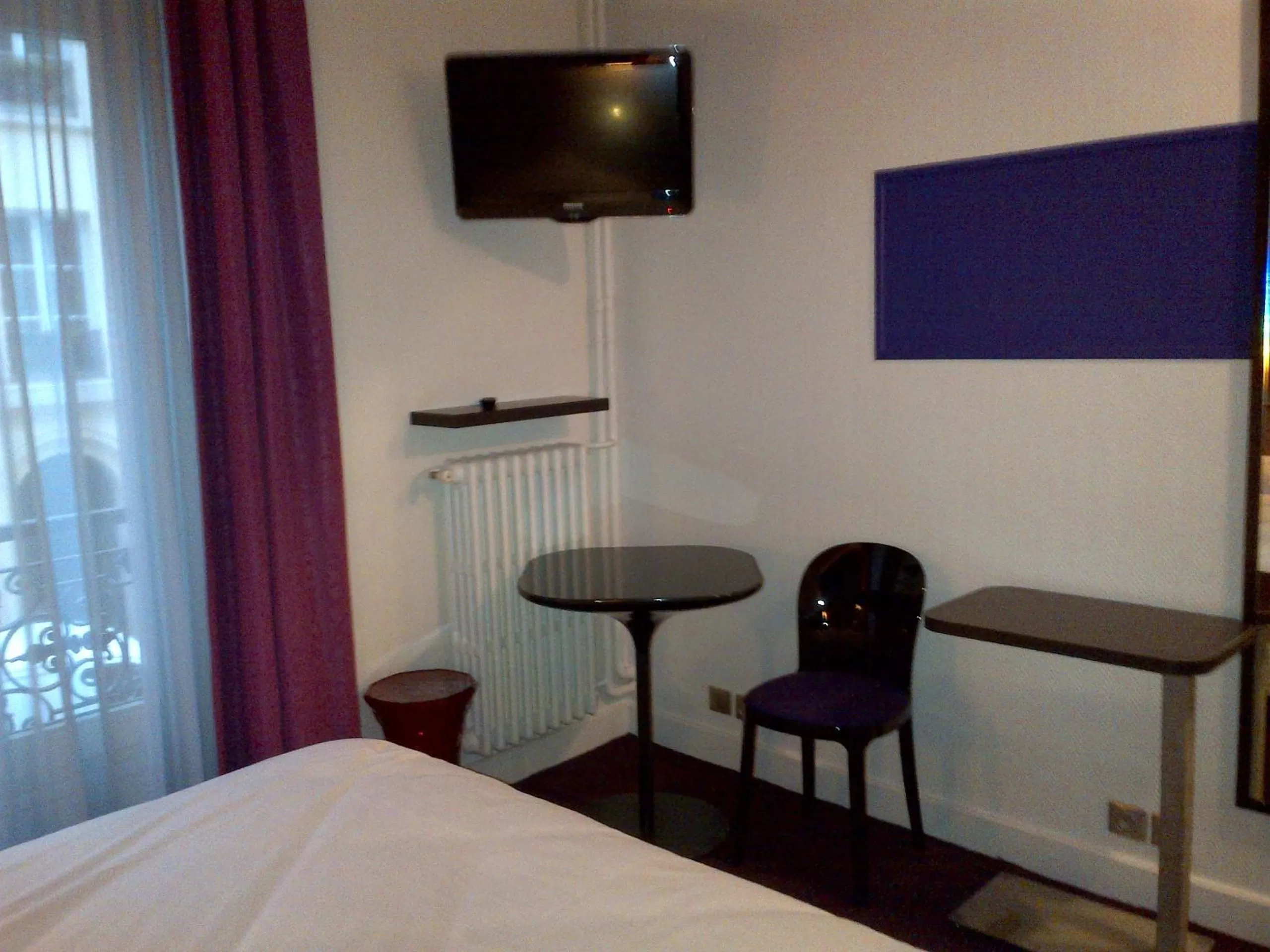 Decorative detail, Bed in Ibis Styles Paris Pigalle Montmartre