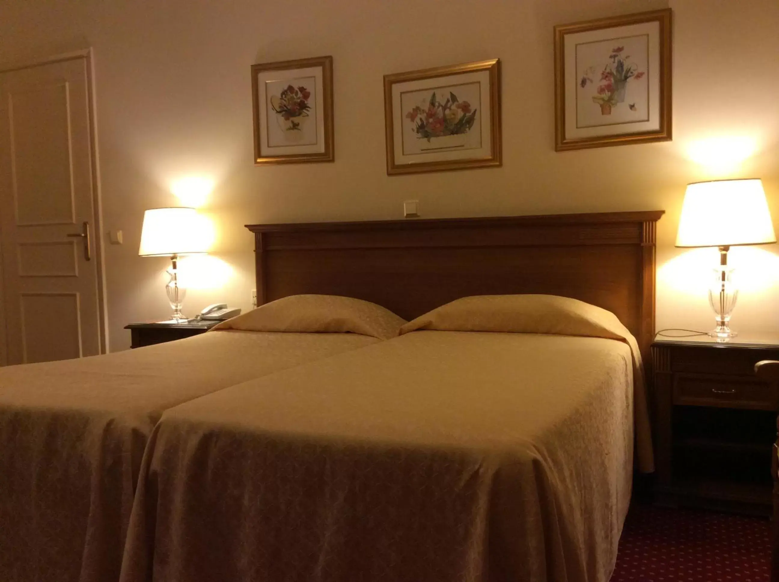 Bed in Cavalieri Hotel