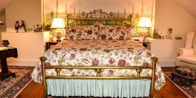 Bed in The Richard Johnston Inn & 1890 Caroline House
