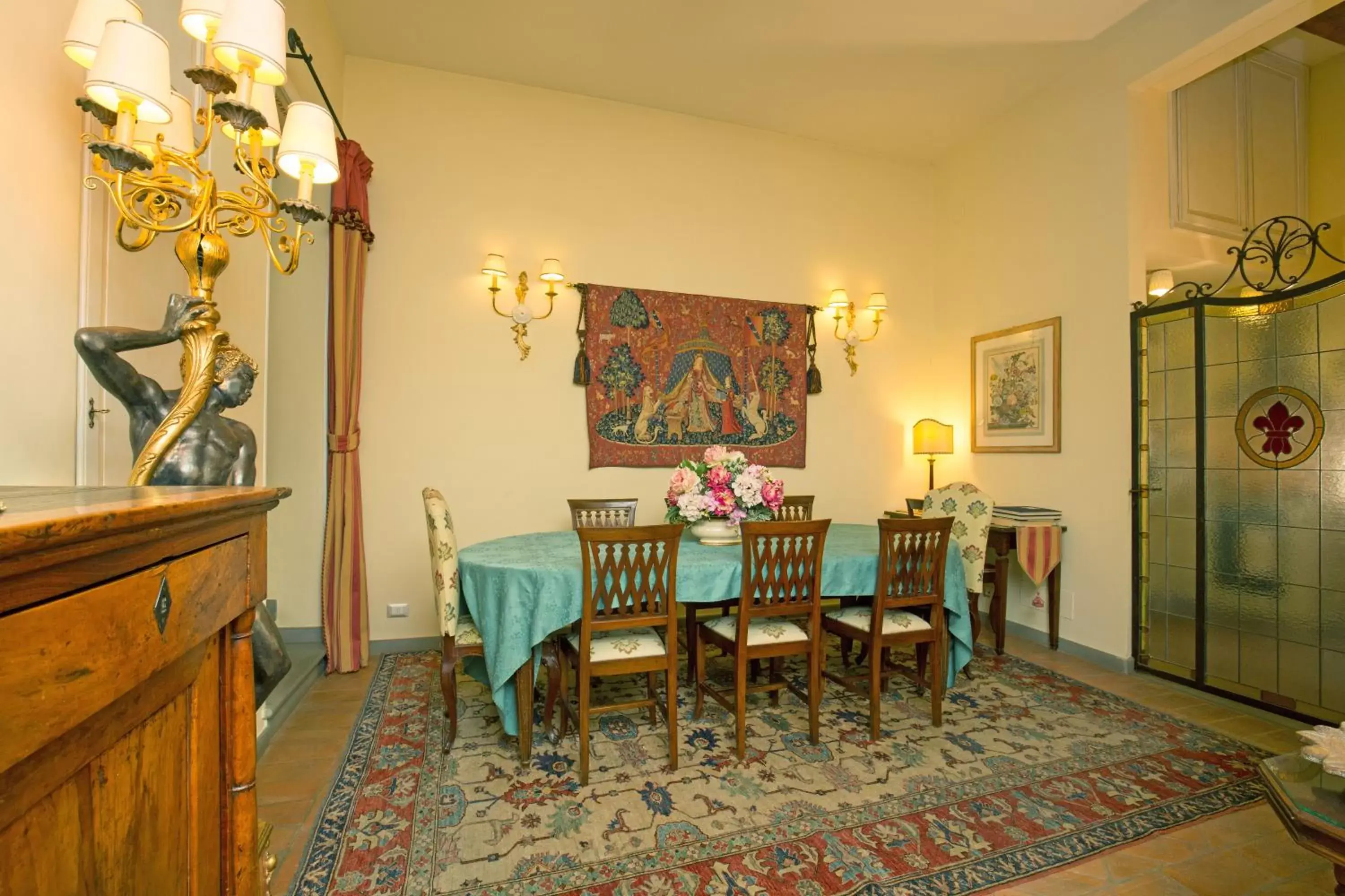 Decorative detail, Dining Area in La Casa Del Garbo - Luxury Rooms & Suite