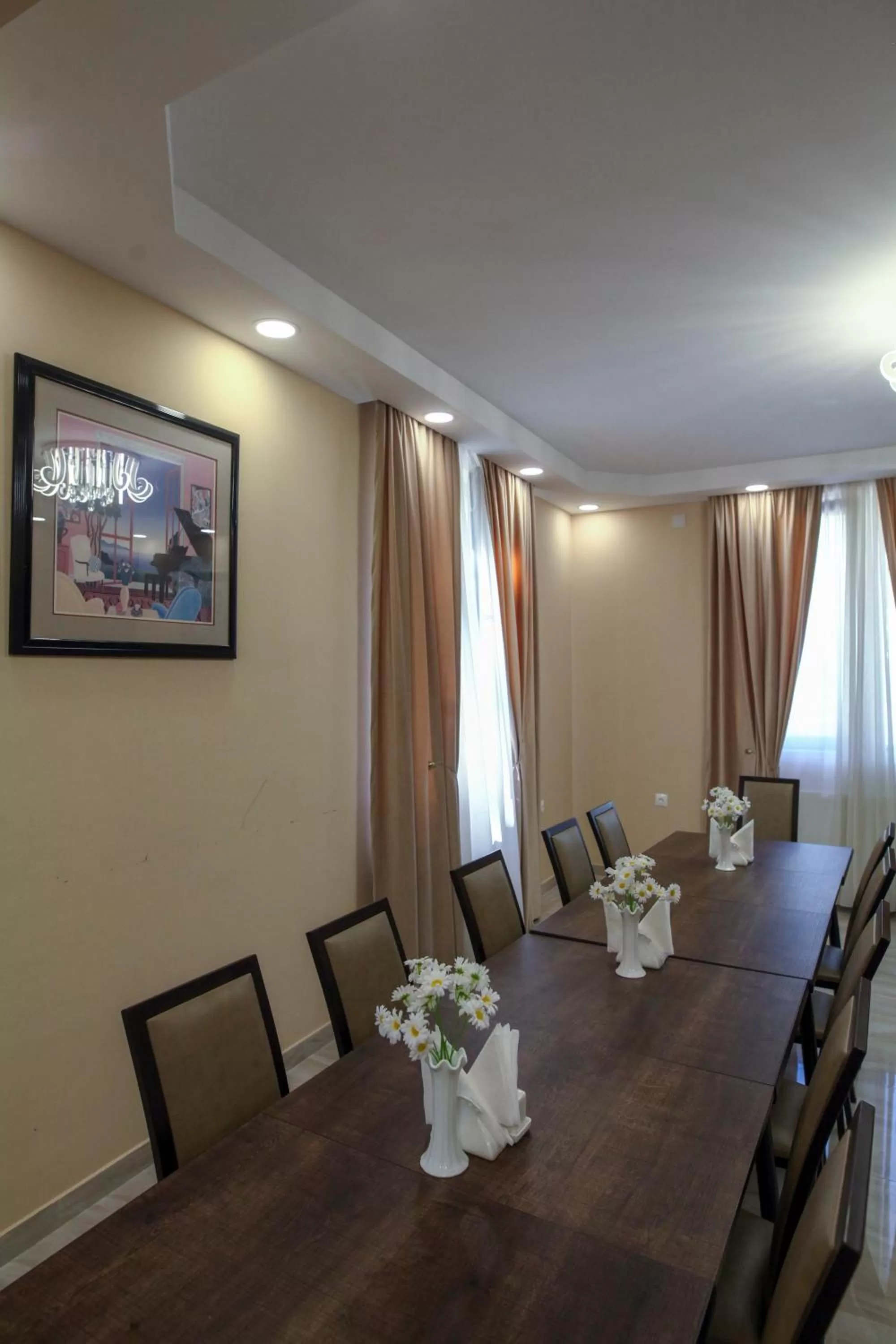 Dining area in Hotel Patriot