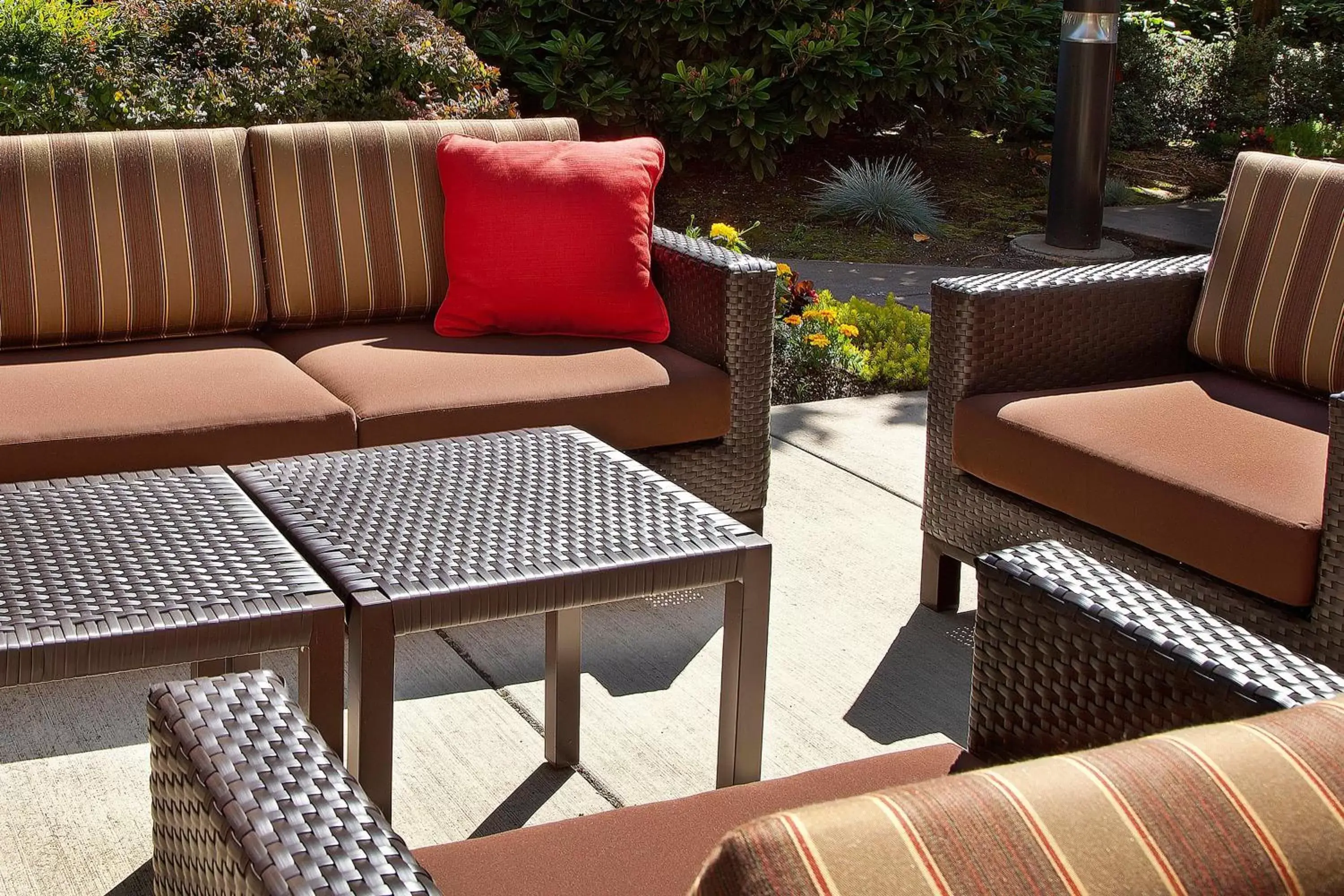 Property building, Seating Area in Courtyard Boston Natick