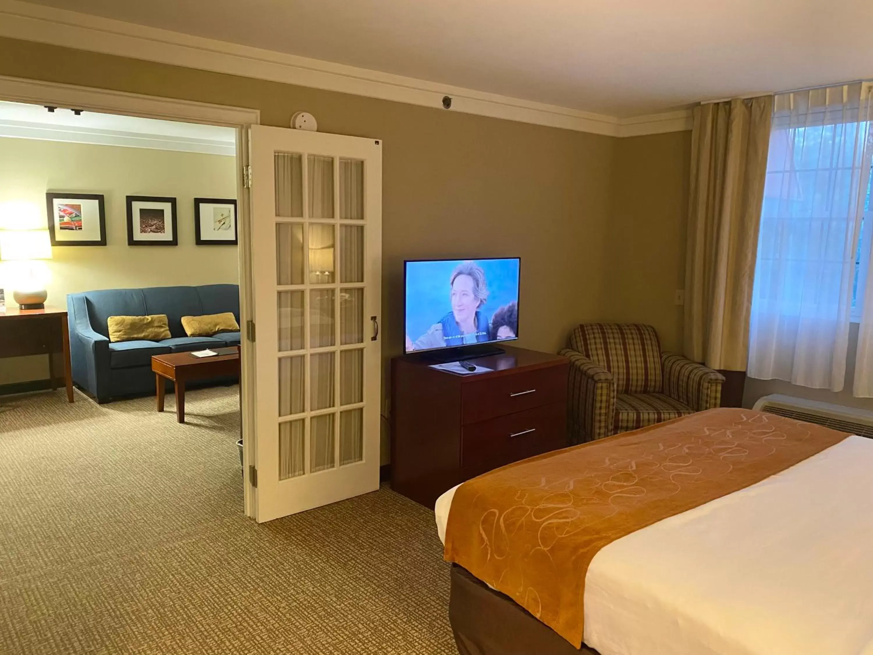 View (from property/room), Bed in Comfort Suites Near Casinos Norwich-Uncasville