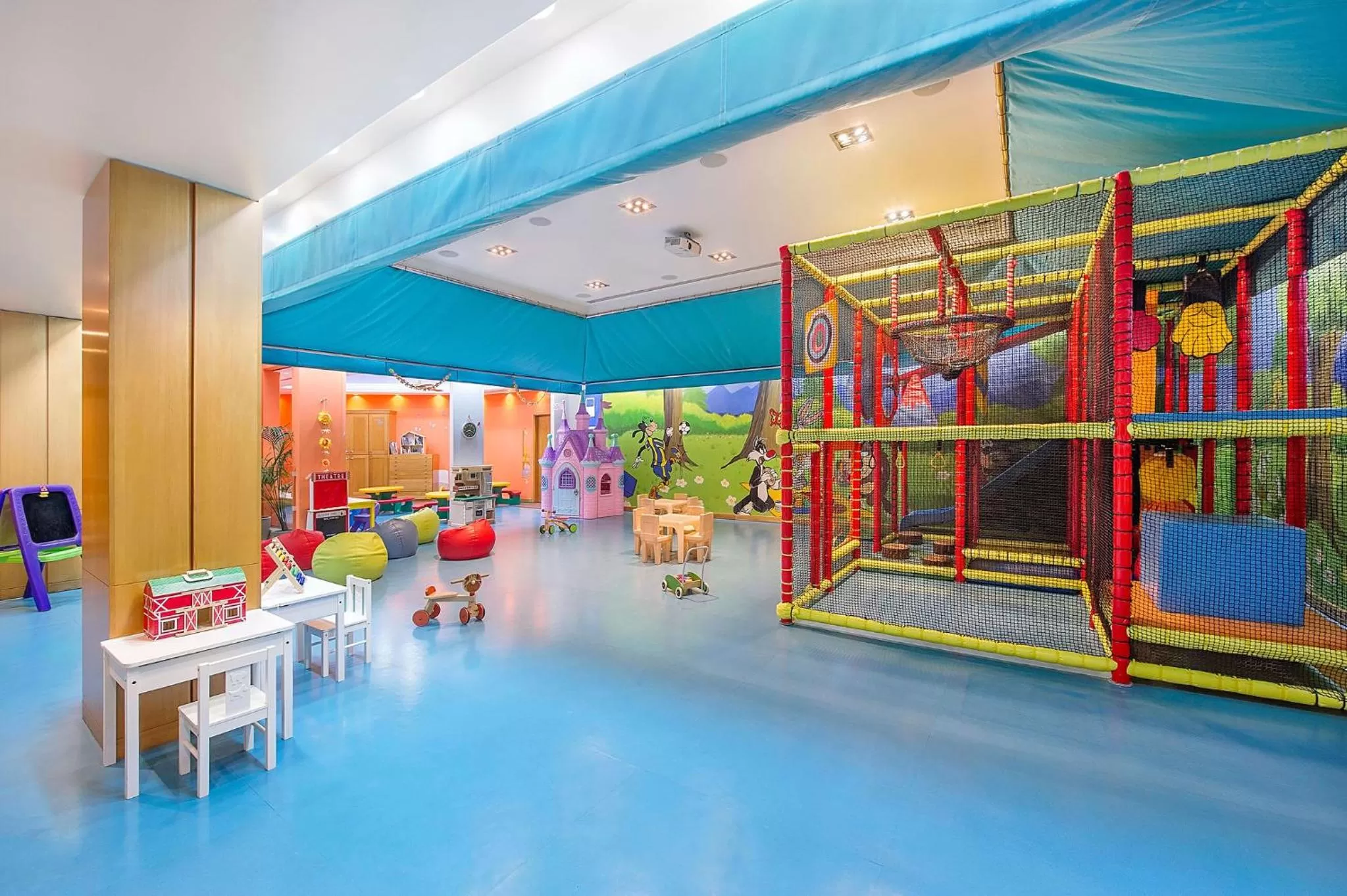 Kids's club in Four Seasons Hotel