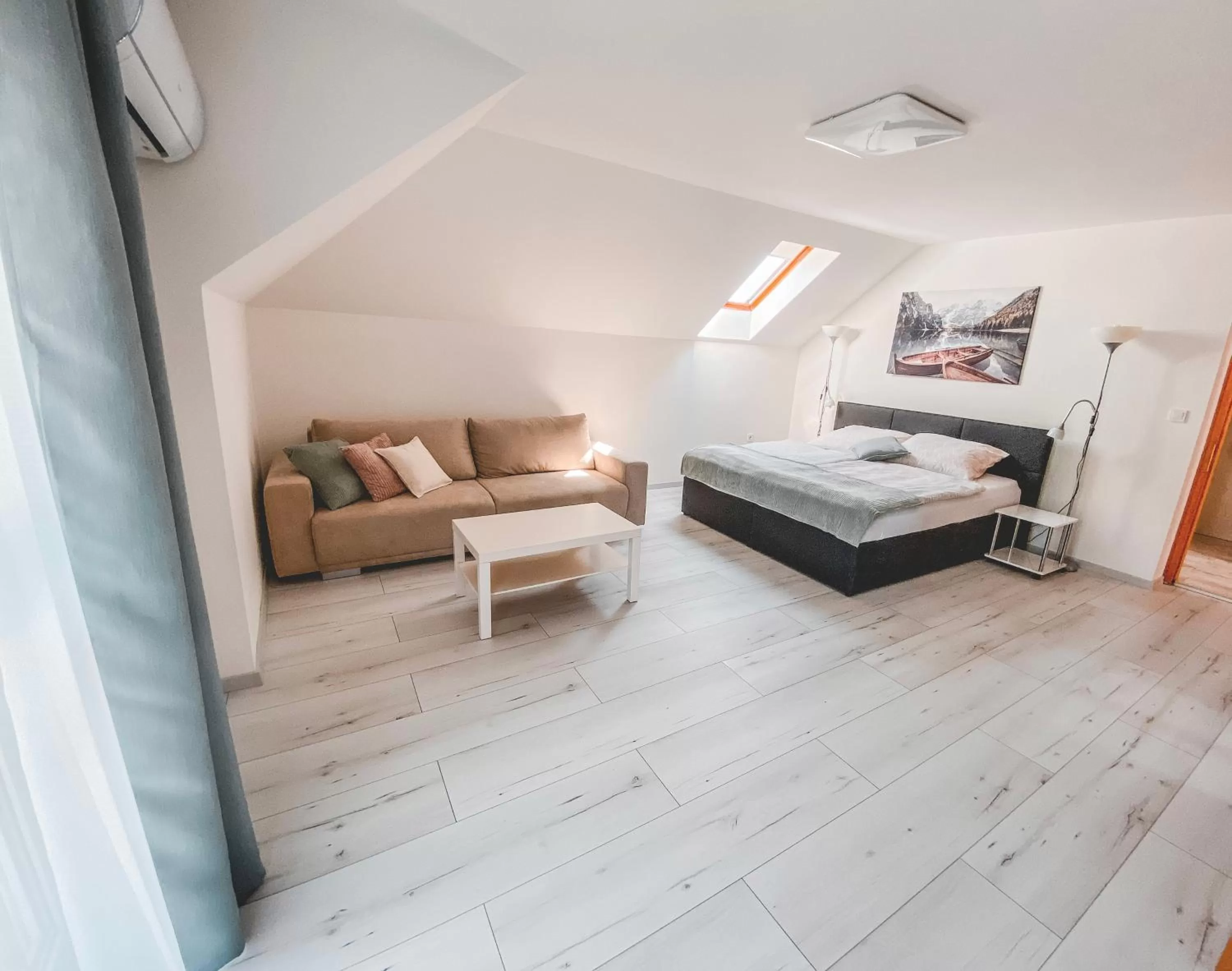 Photo of the whole room, Bed in Villa Tara Bük