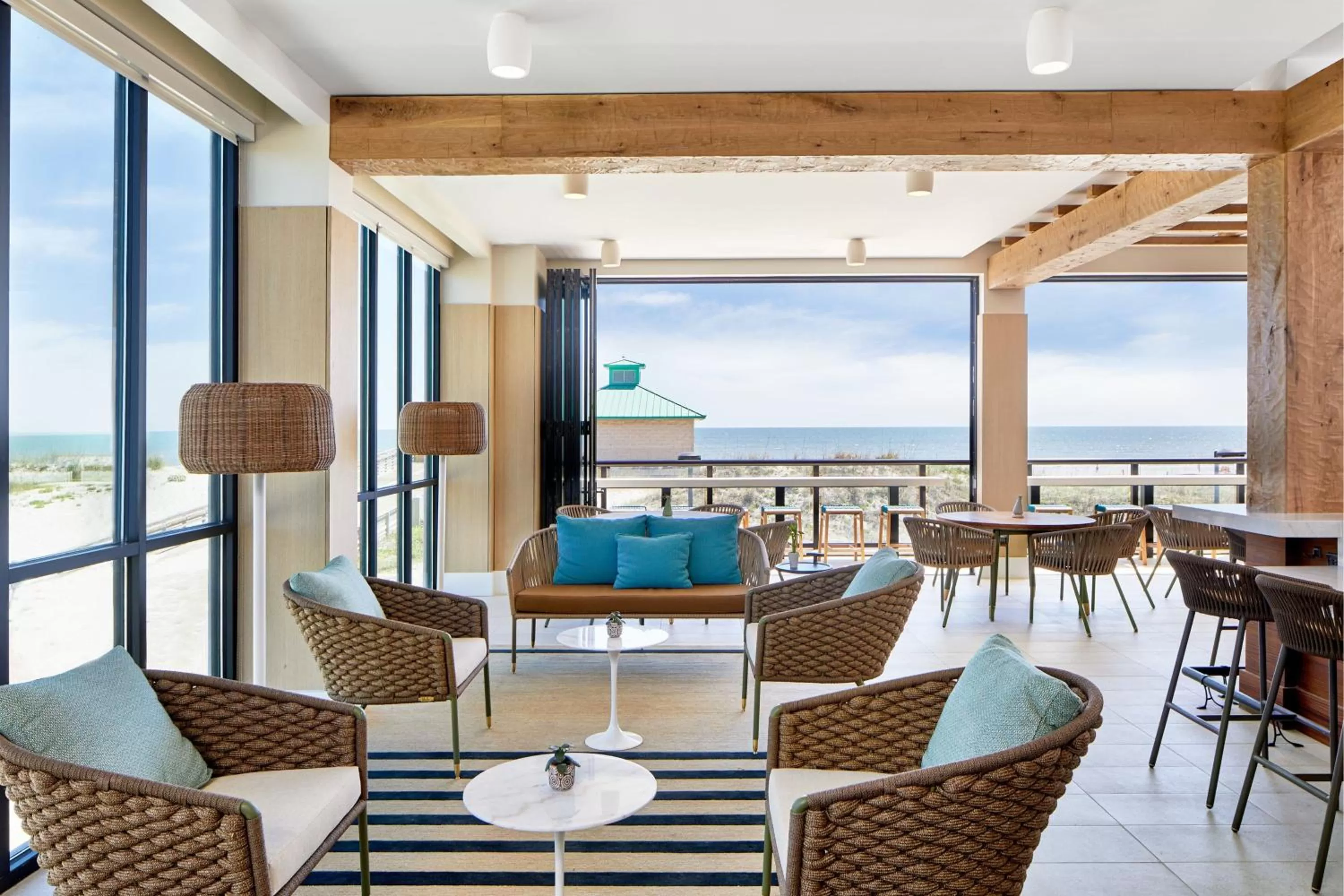 Lounge or bar in SpringHill Suites by Marriott Jacksonville Beach Oceanfront