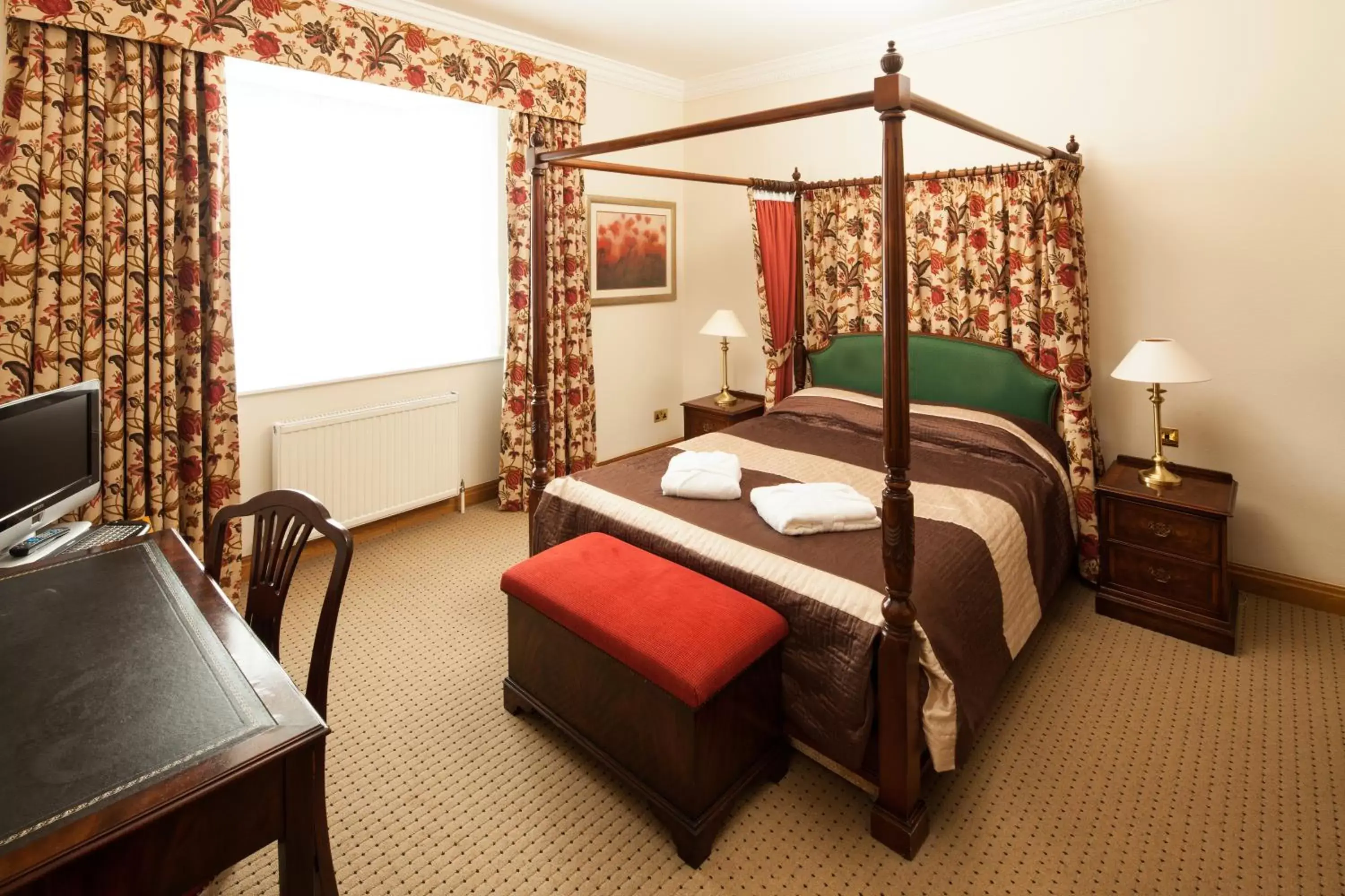 Bed in Mercure York Fairfield Manor Hotel