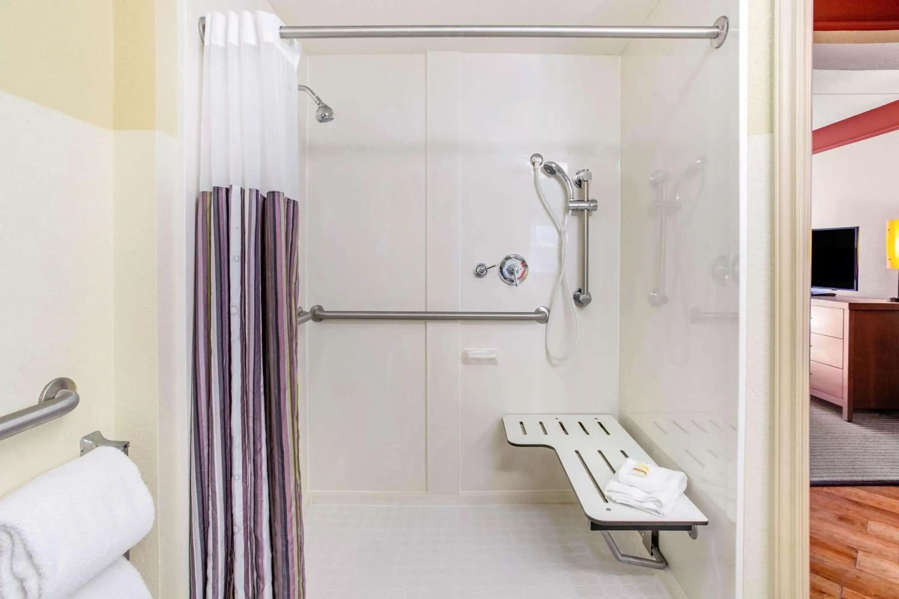 Shower, Bathroom in La Quinta by Wyndham Raleigh Crabtree