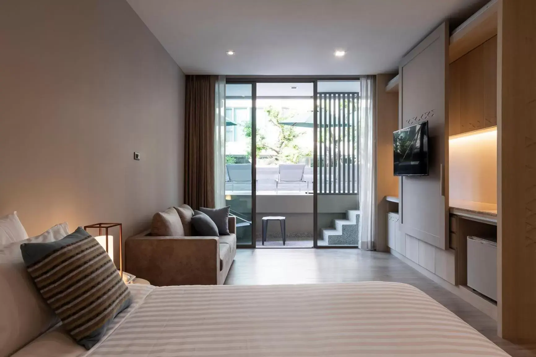 Deluxe Pool Access in Ana Park Residence Deluxe Pool Access in Ana Park Residence