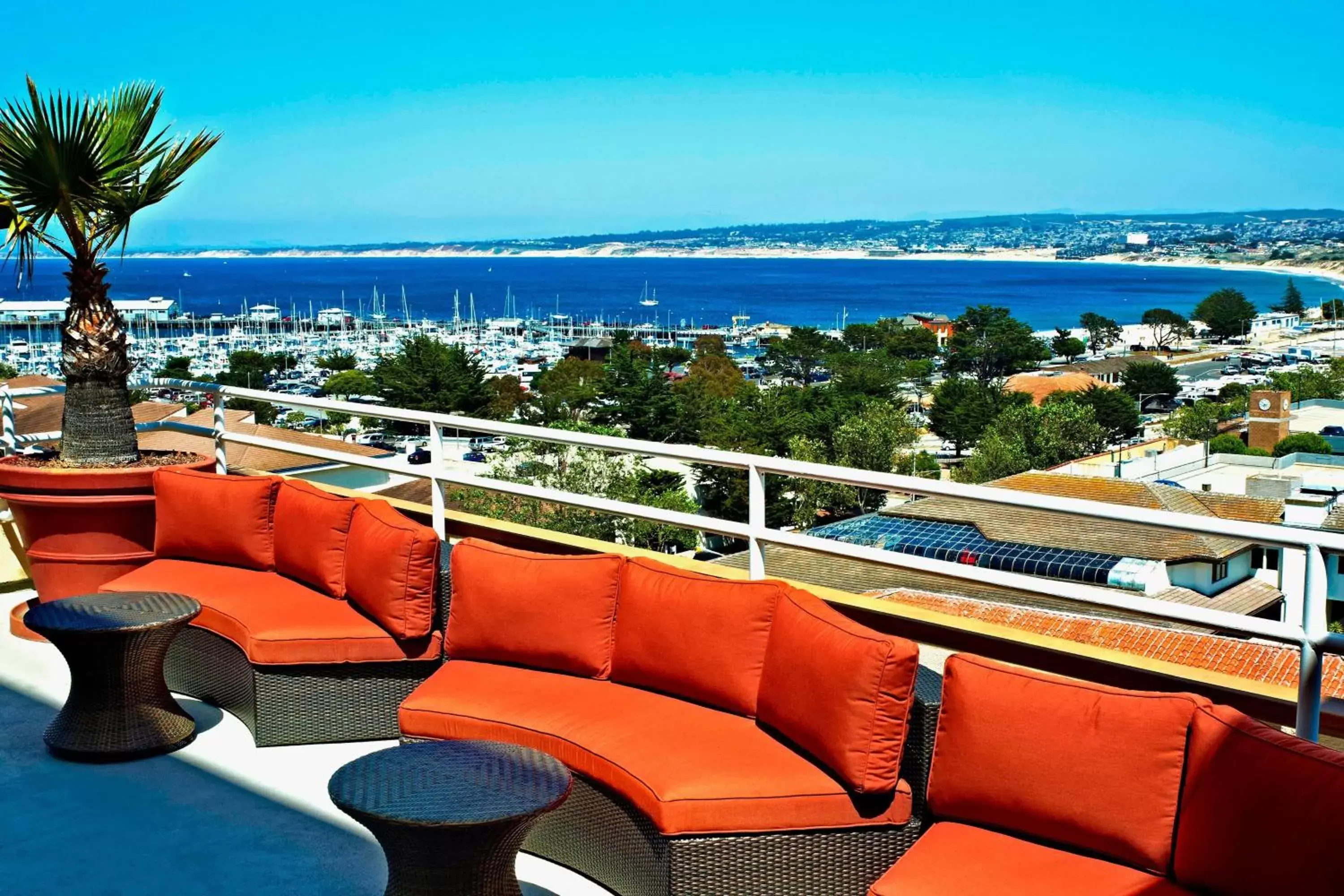 Photo of the whole room, Balcony/Terrace in Monterey Marriott