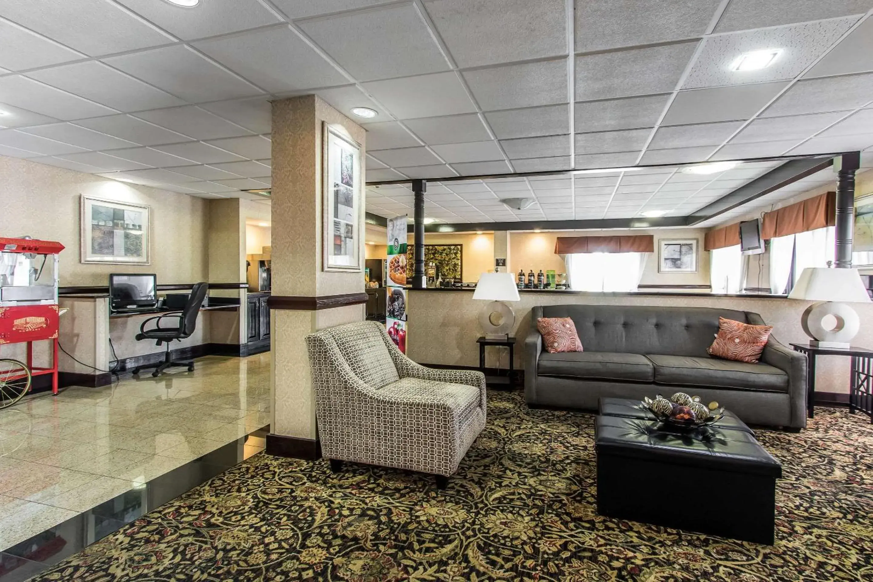 Lobby or reception, Seating Area in Quality Inn & Suites Memphis East