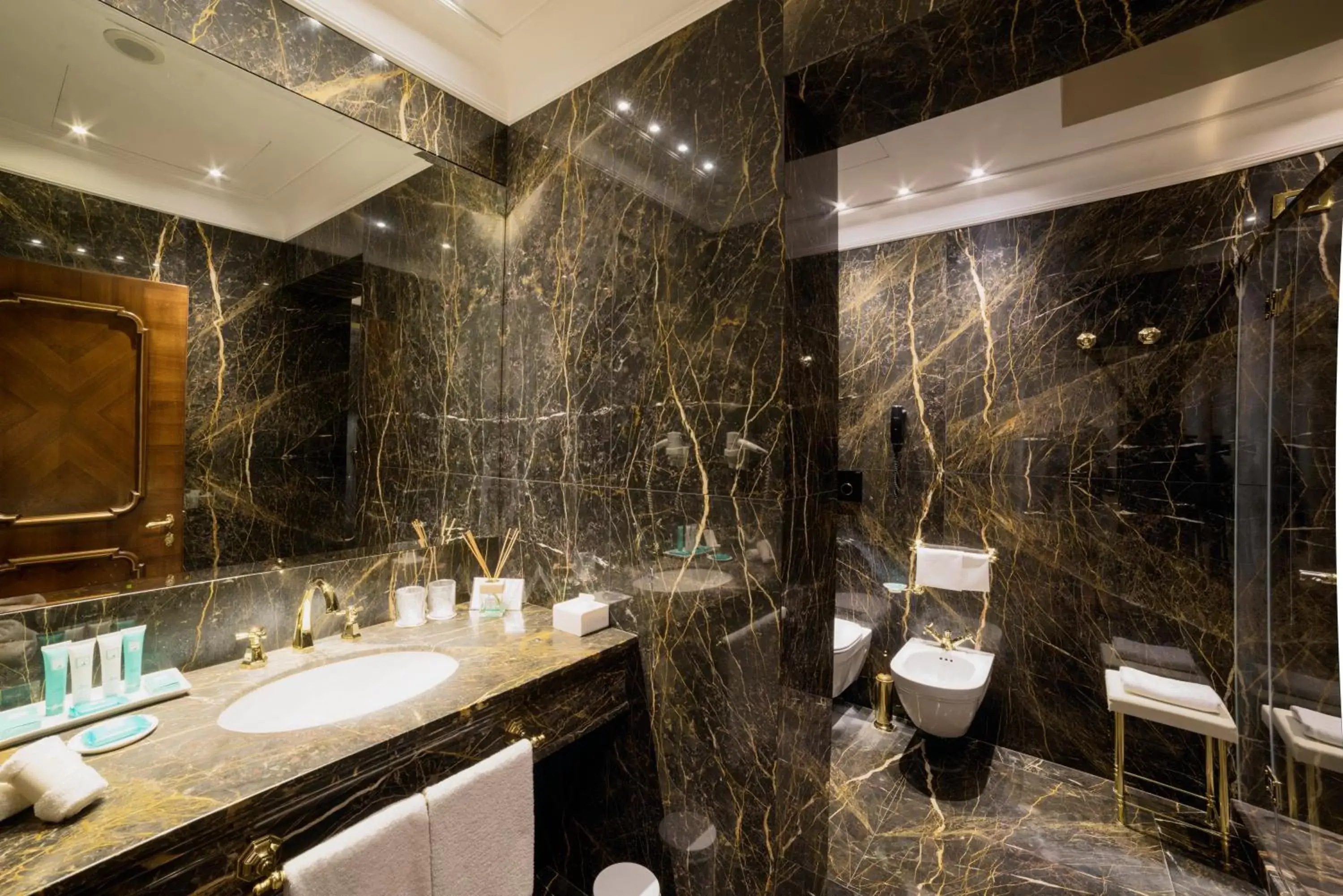 Bathroom in Hotel Ai Reali - Small Luxury Hotels of the World