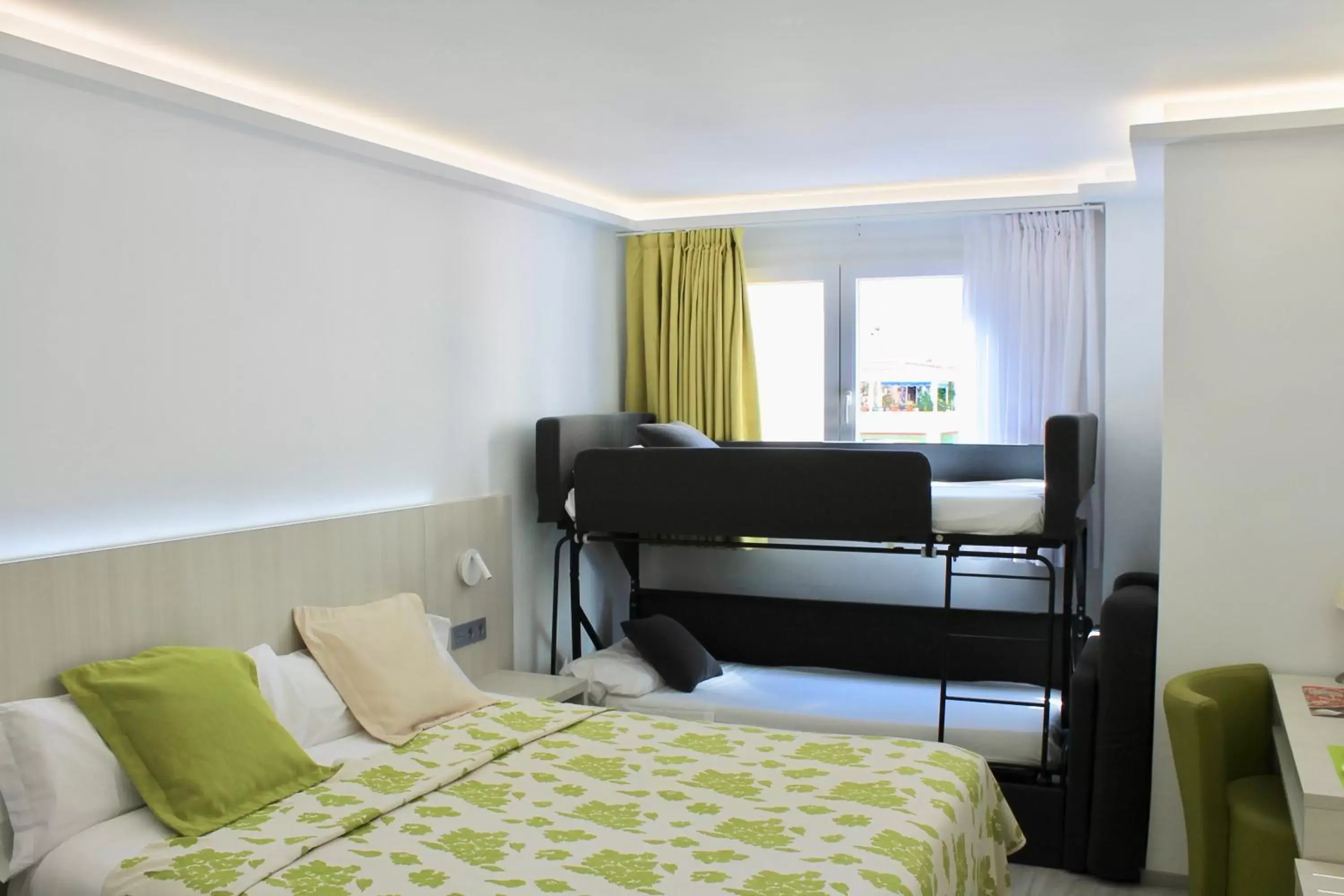 Bed, Bunk Bed in Hotel Rambla Alicante Contactless