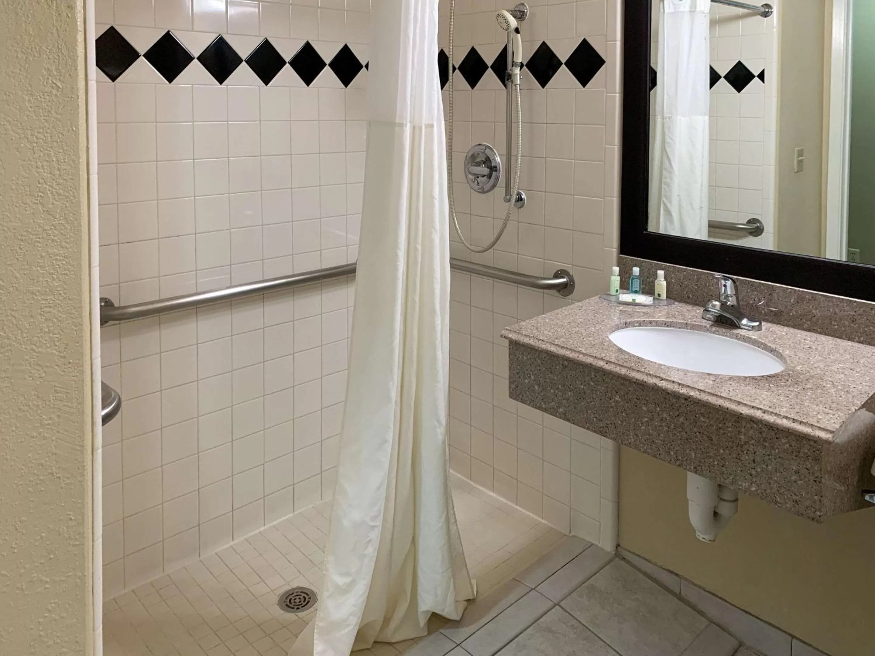 Bathroom in Quality Suites Houston NW Cy-Fair