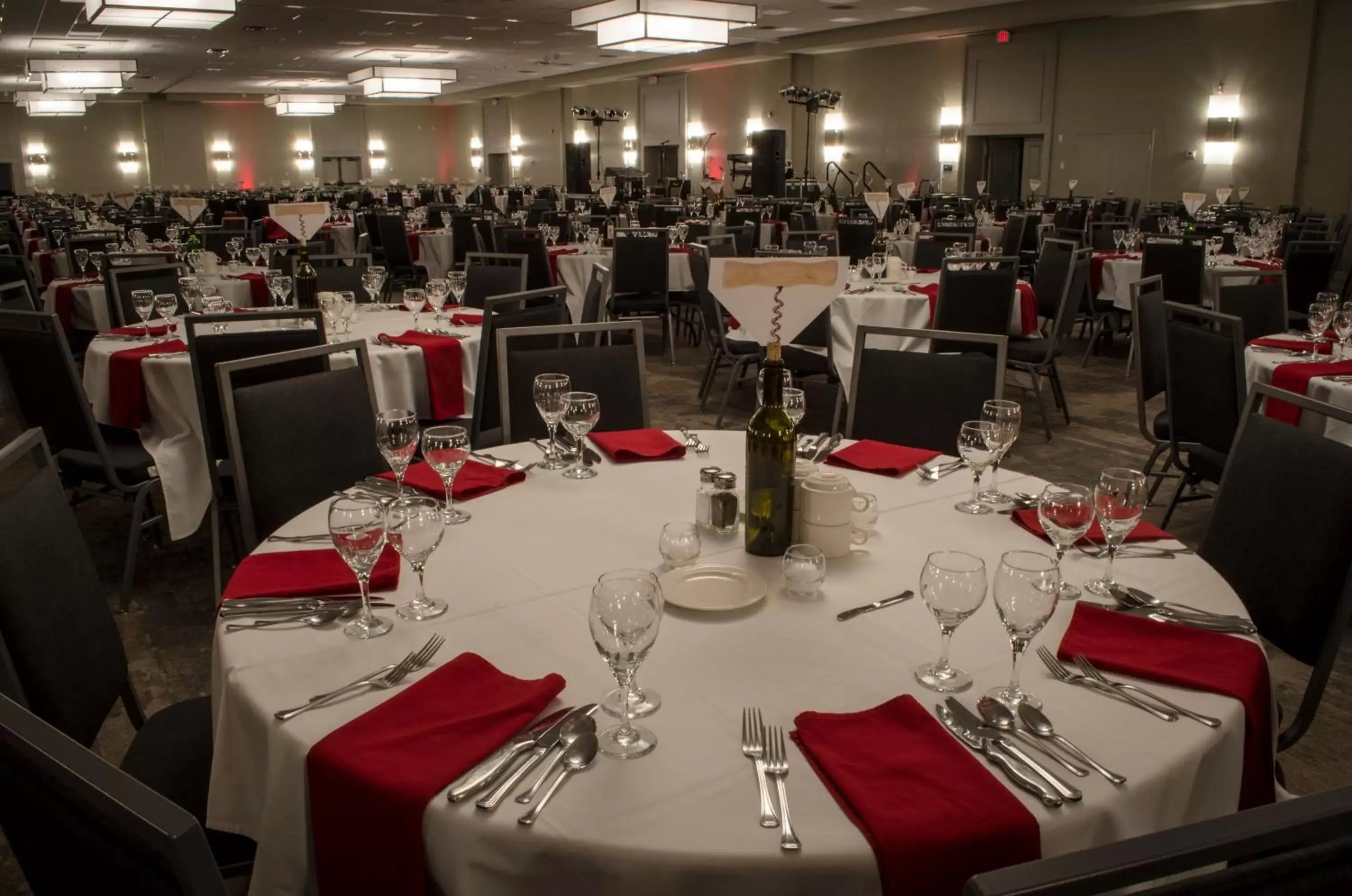 Banquet/Function facilities, Restaurant/Places to Eat in Holiday Inn Fargo, an IHG Hotel