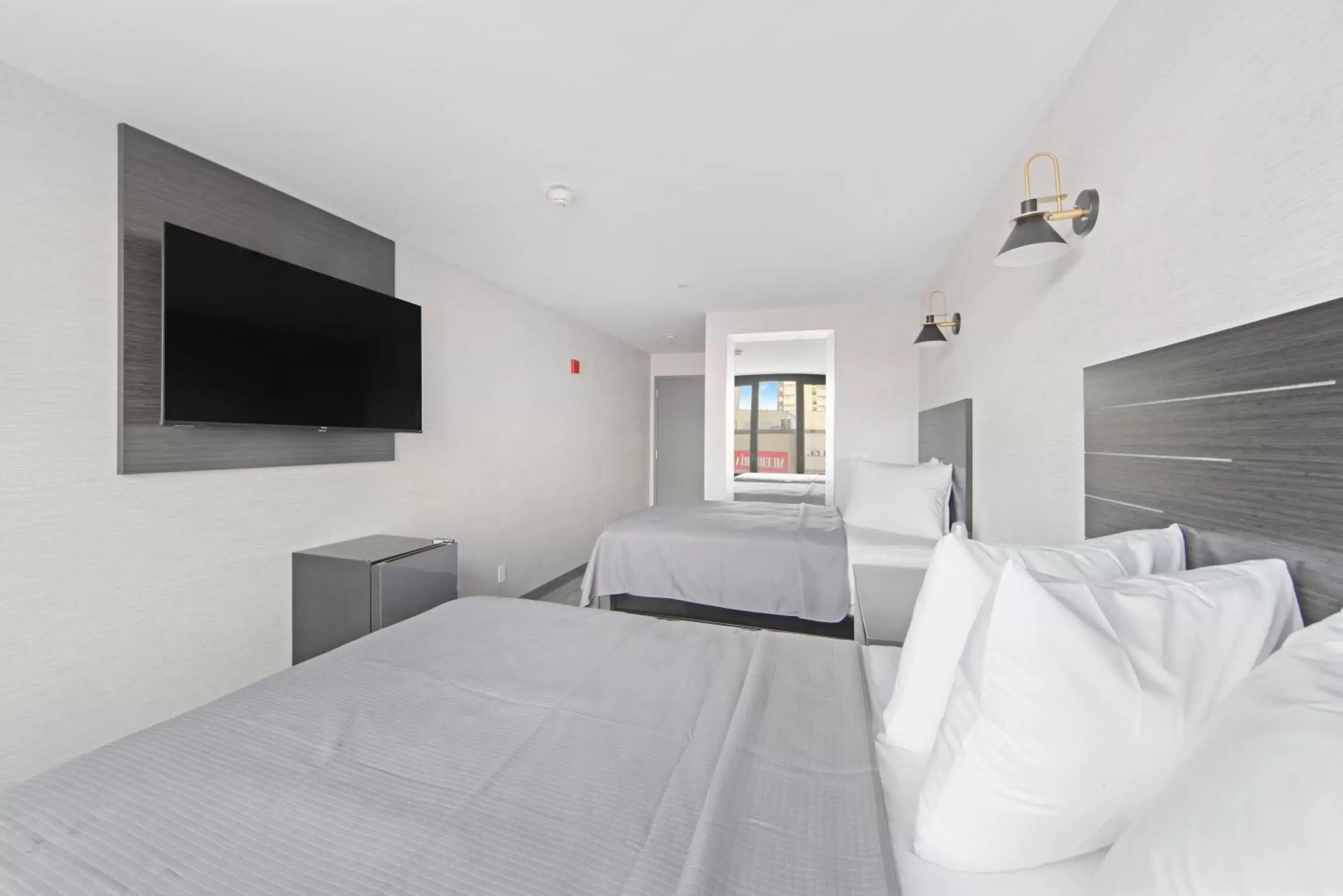 Bedroom, Bed in Hotel TREMONT Bronx Yankee Stadium