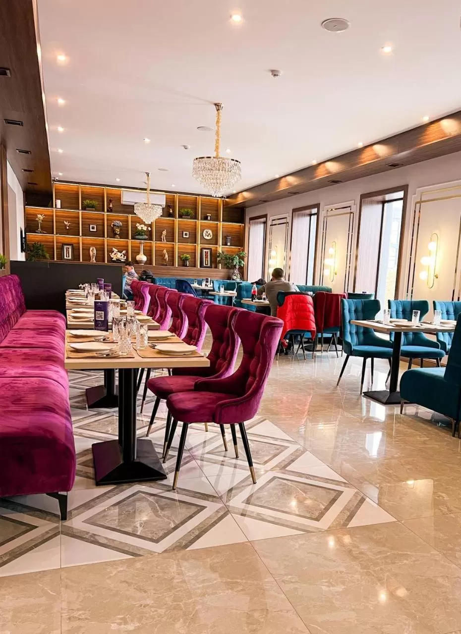 Restaurant/places to eat in Rush Hotel