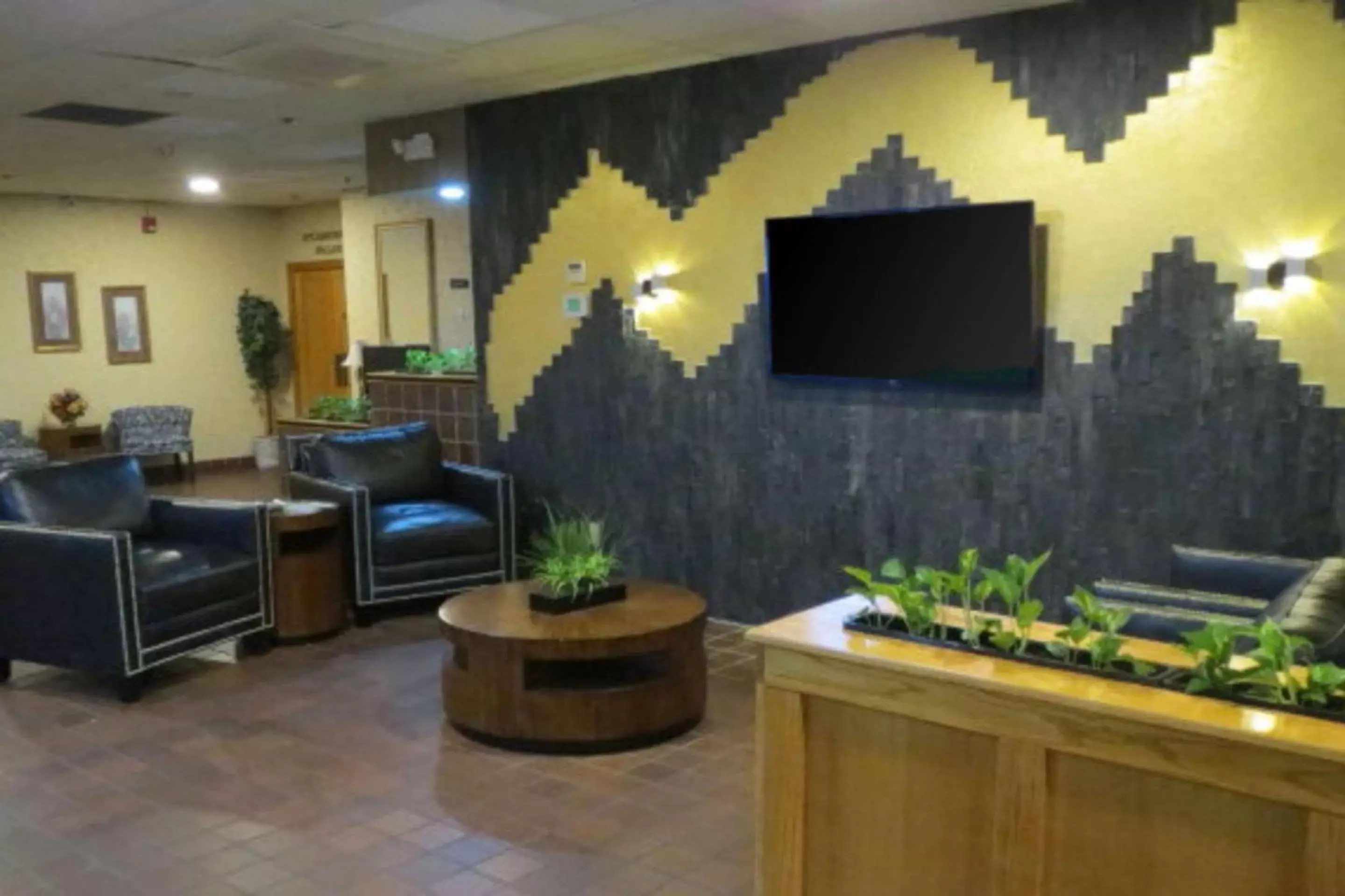 Lobby or reception, TV/Entertainment Center in Quality Inn Conference Center Logansport