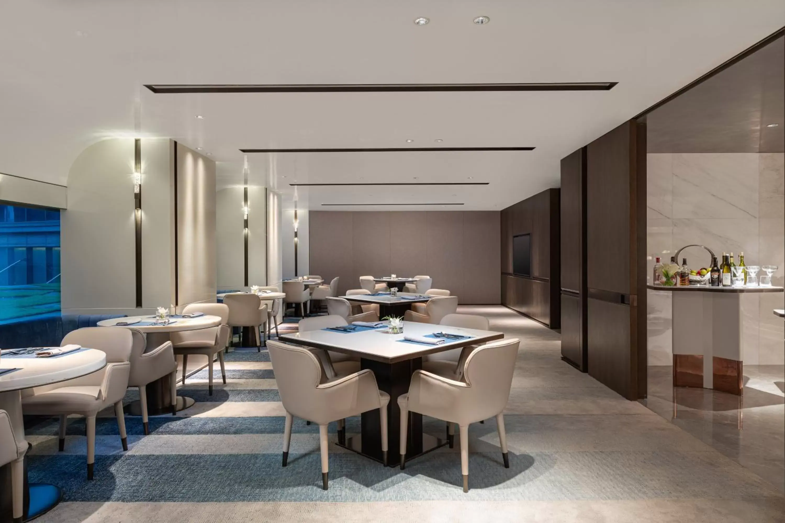 Lounge or bar, Restaurant/Places to Eat in Crowne Plaza Shanghai Hongqiao, an IHG Hotel