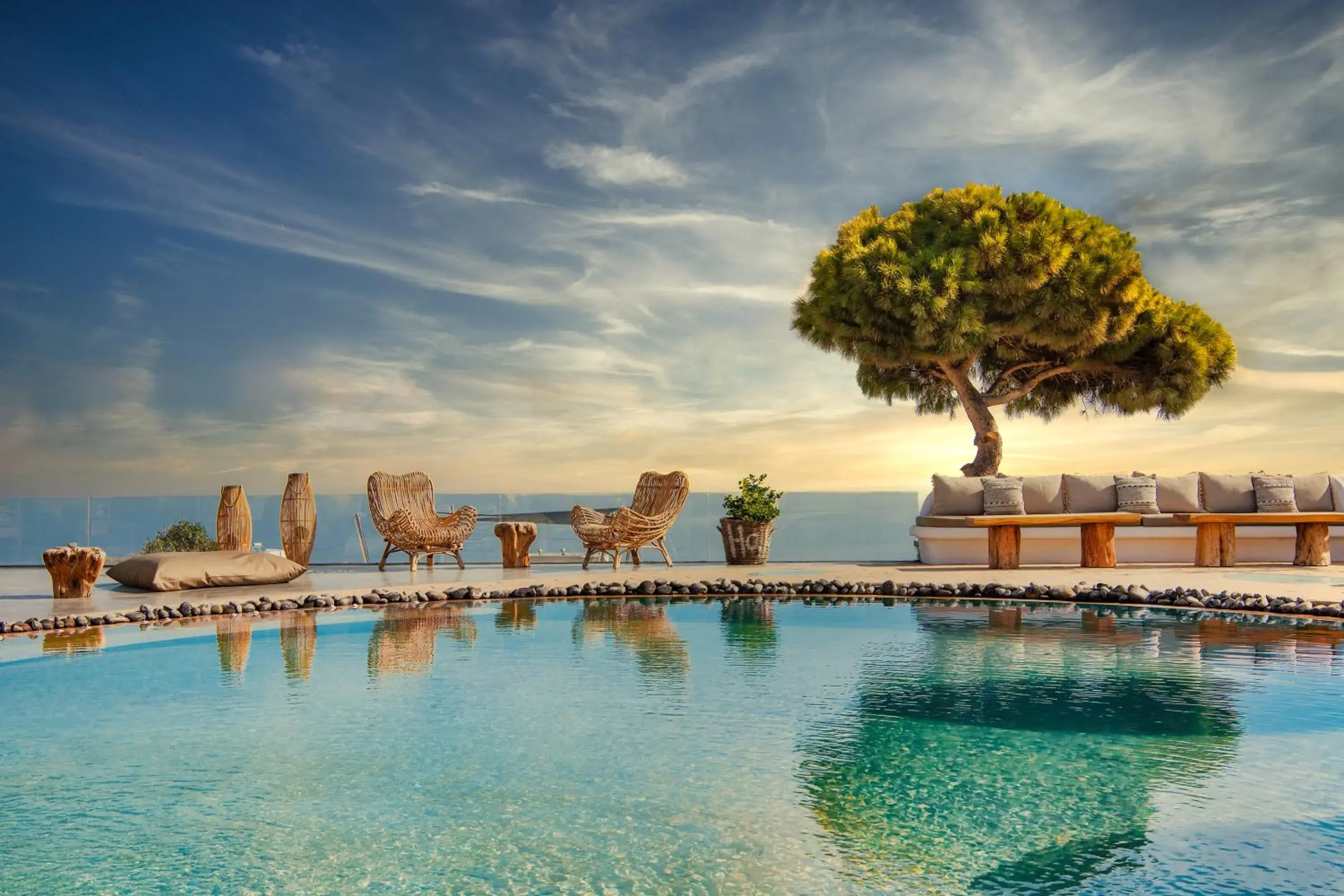 Swimming pool in San Marino Suites by Calm Collection Swimming pool in San Marino Suites by Calm Collection