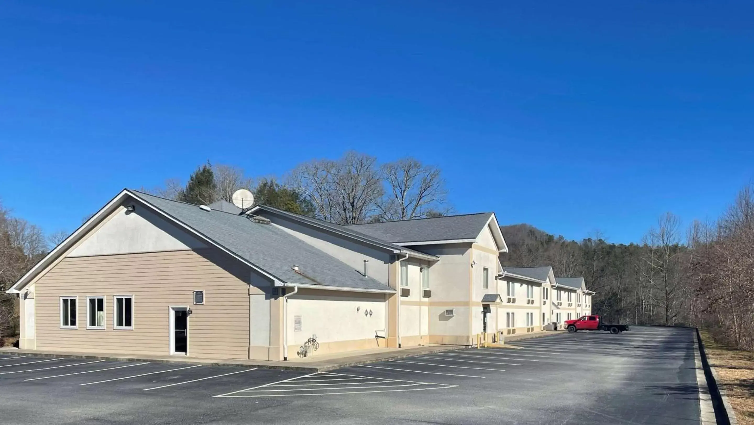 Property Building in Quality Inn Property Building in Quality Inn