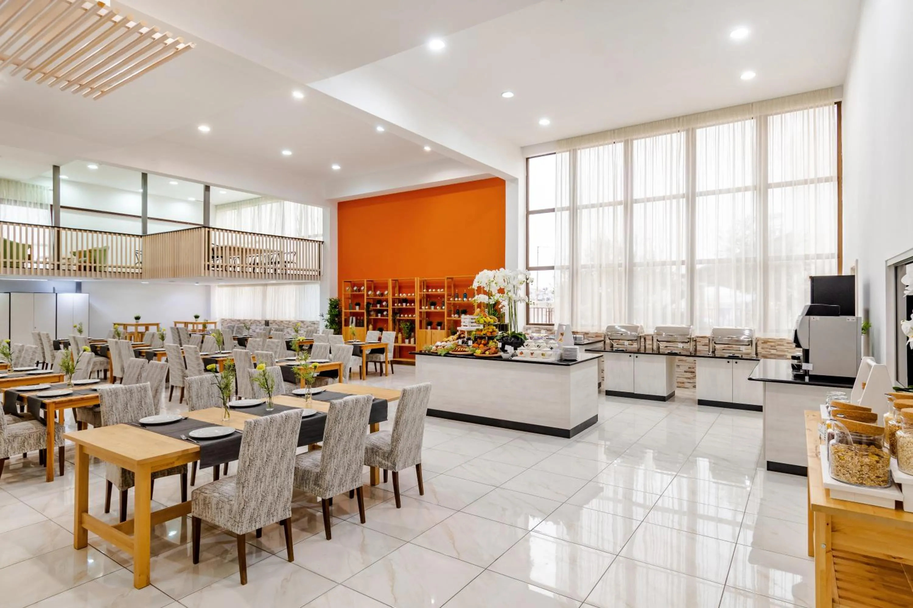 Restaurant/places to eat in Hotel Split Inn by President