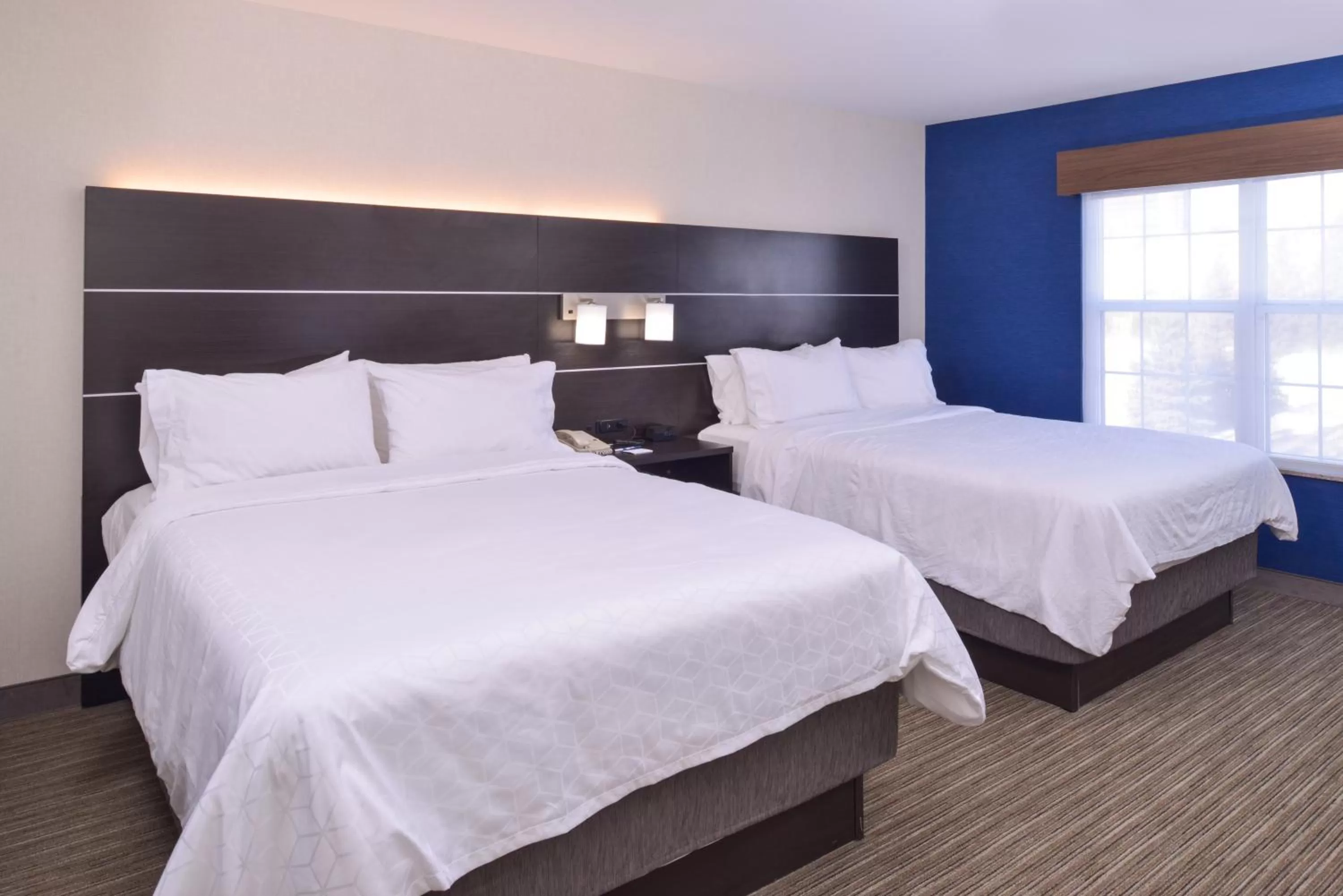 Bedroom in Holiday Inn Express Hotel & Suites Southfield - Detroit by IHG