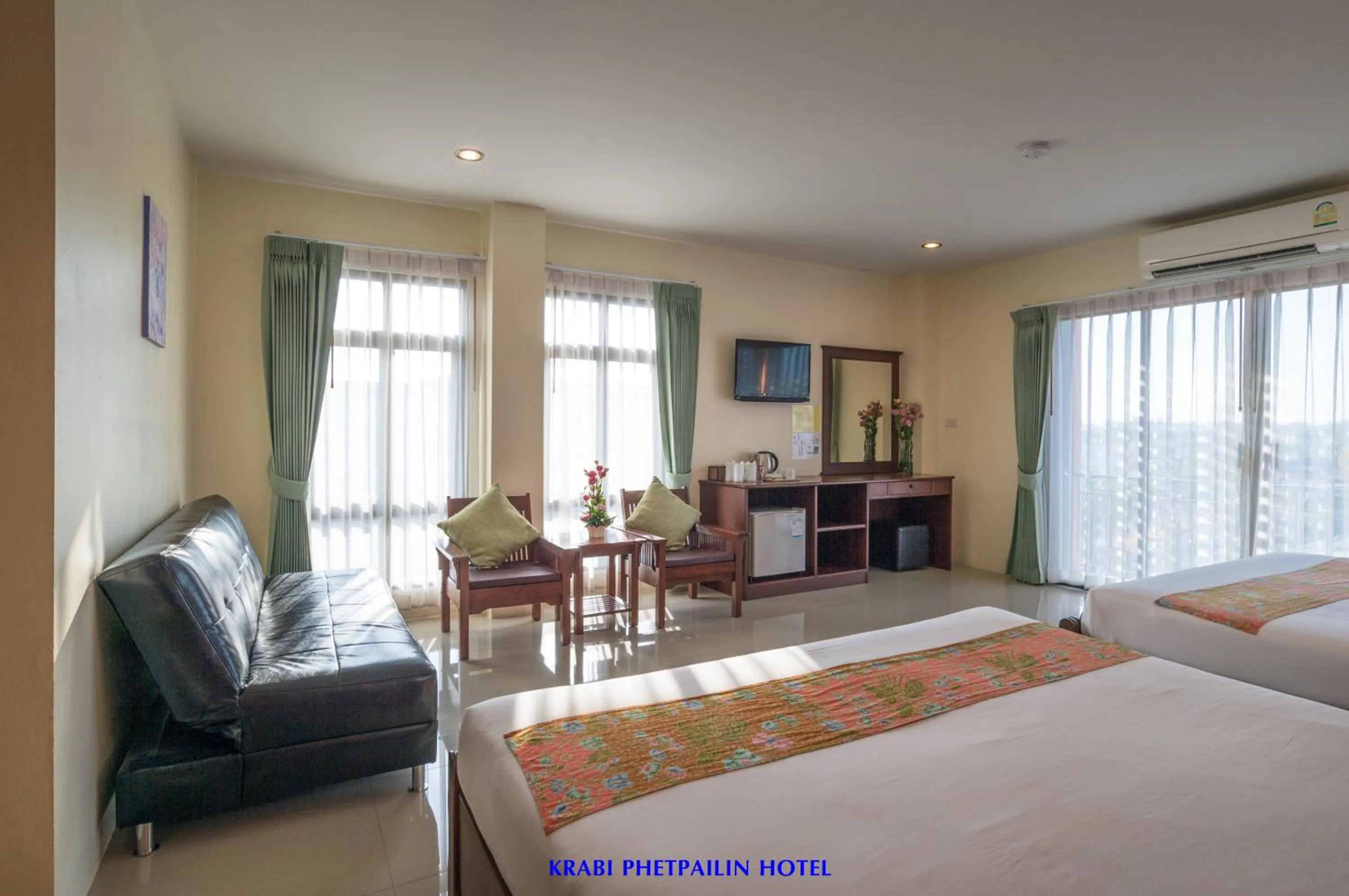 Bed in Krabi Phetpailin Hotel